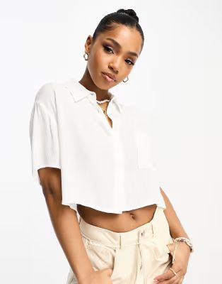 Stradivarius boxy cropped crinkle shirt in white | ASOS (Global)