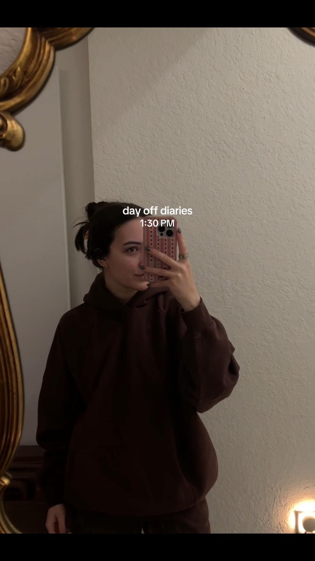 love a cozy day off - lots of self care  & matching sweat sets ofc 🤎


aritizia sweatset, brown aesthetic, aritzia fleece, ipad, rhode skincare, self care, day in the life, holiday decor, christmas tree

#LTKdayinmylife #LTKootd #LTKHoliday