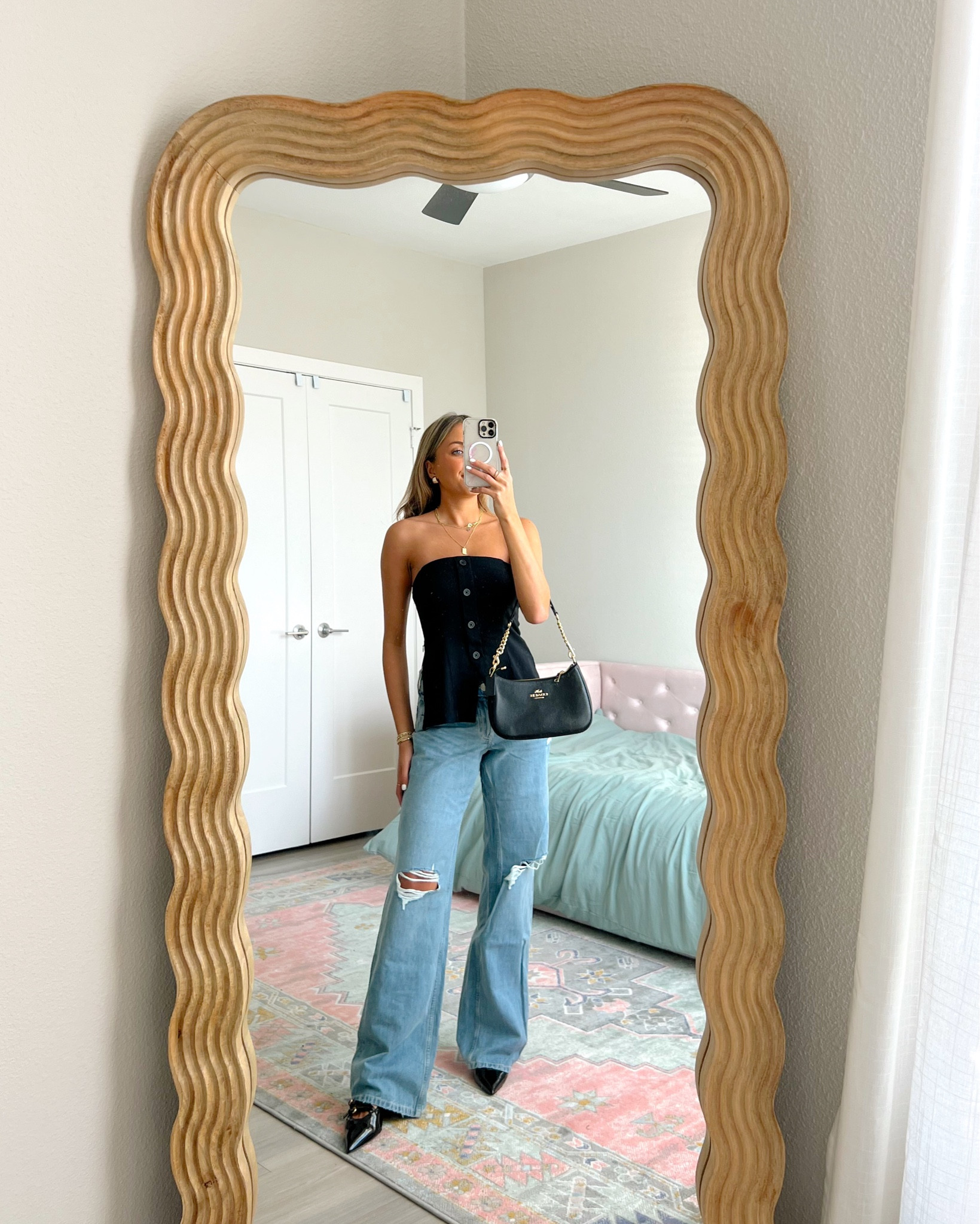 easy causal outfit idea from Hollister. code HCOMCKENZ for an extra 15% off. wearing a 00 long in these straight leg jeans 💕👖 cutest night out outfit 