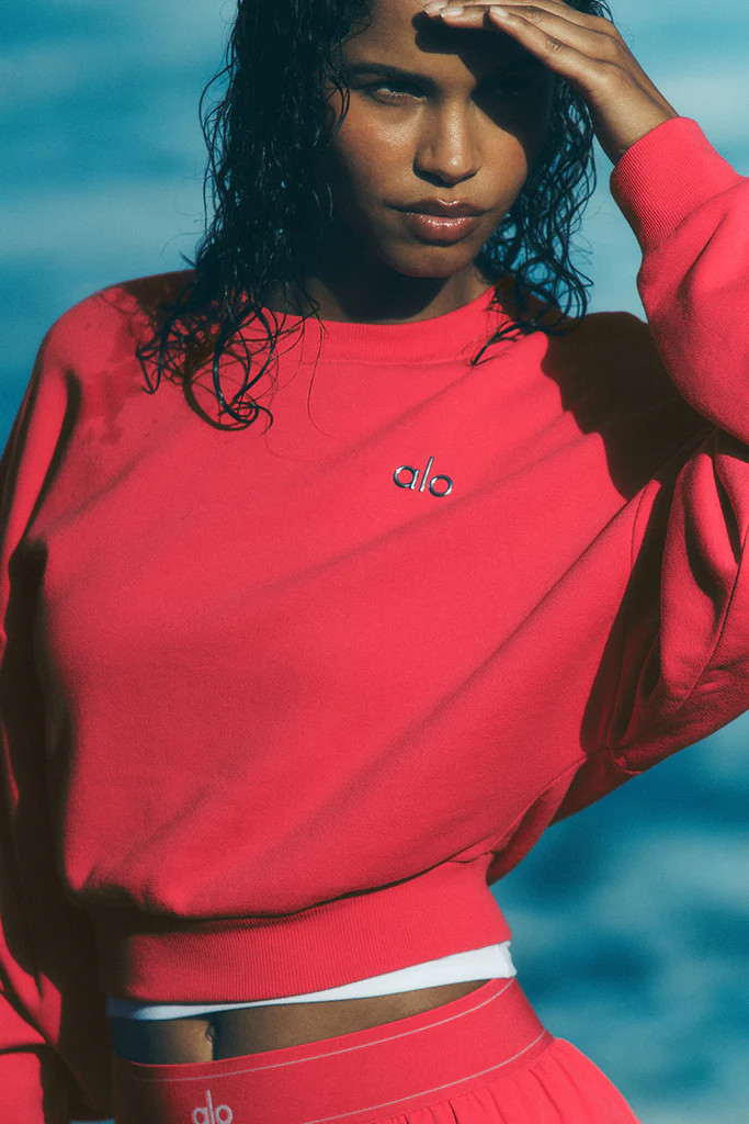 Cropped Accolade Crewneck - Candy Red | Alo Yoga (US)
