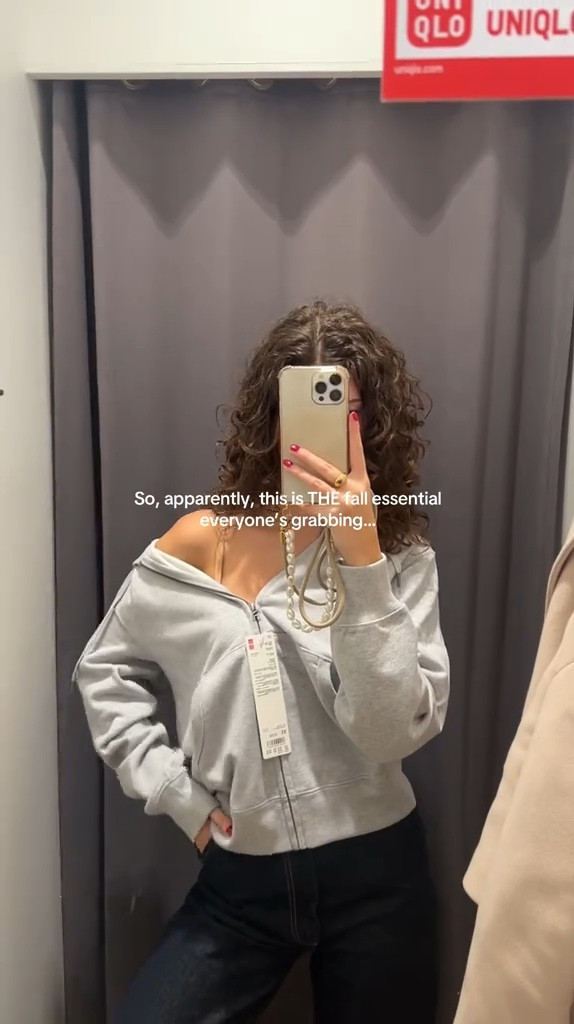 Oversized menswear hoodie

🏷️: grey sweatshirt, uniqlo, autumn fall 2024, cozy vest, warm vest, streetwear, trends, basics, black, khaki green

#LTKautumn #LTKnederlands #LTKeurope