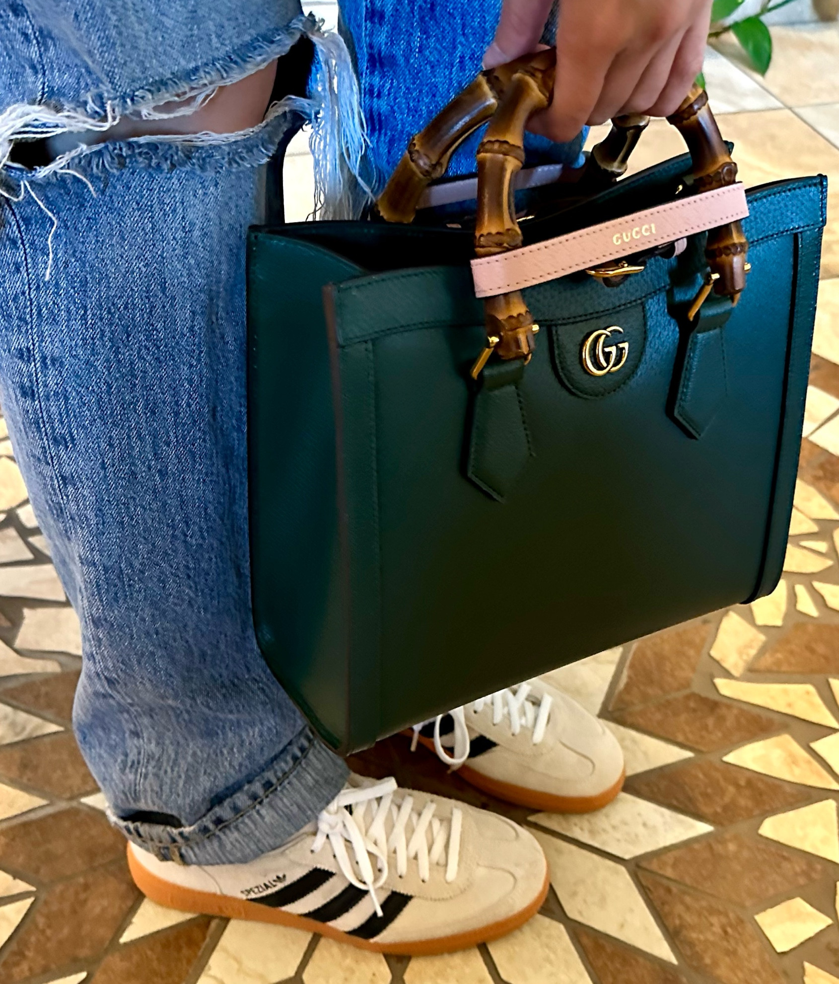 A casual day 

Sneakers | Adidas | spezial | green | handbag | Diana small tote 

#LTKSeasonal #LTKstyletip #LTKshoecrush