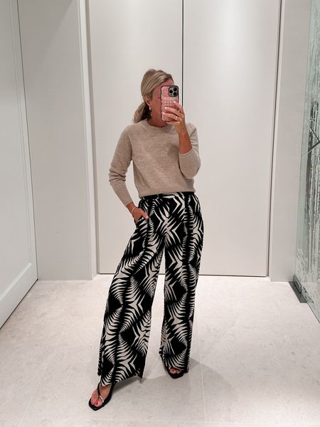 Off in search of coffee! ☕️

Code CASSIE15 for 15% off these fun pants! There’s a matching top, too. 😍

#LTKTravel #LTKFindsUnder100 #LTKOver40
