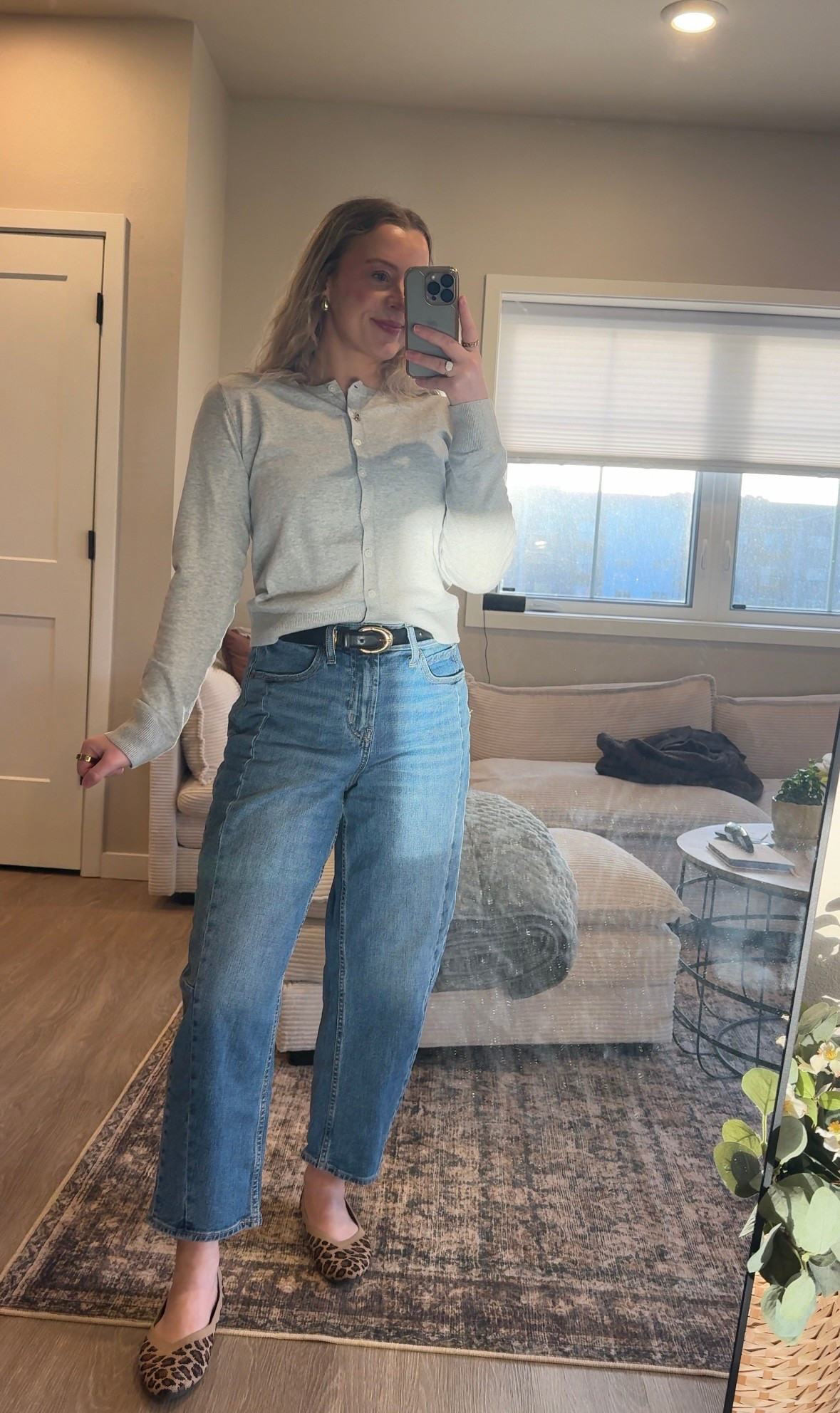 OOTD ☺️ as always, my favorite barrel jeans from Old Navy!! 

#LTKSaleAlert #LTKU #LTKFindsUnder50