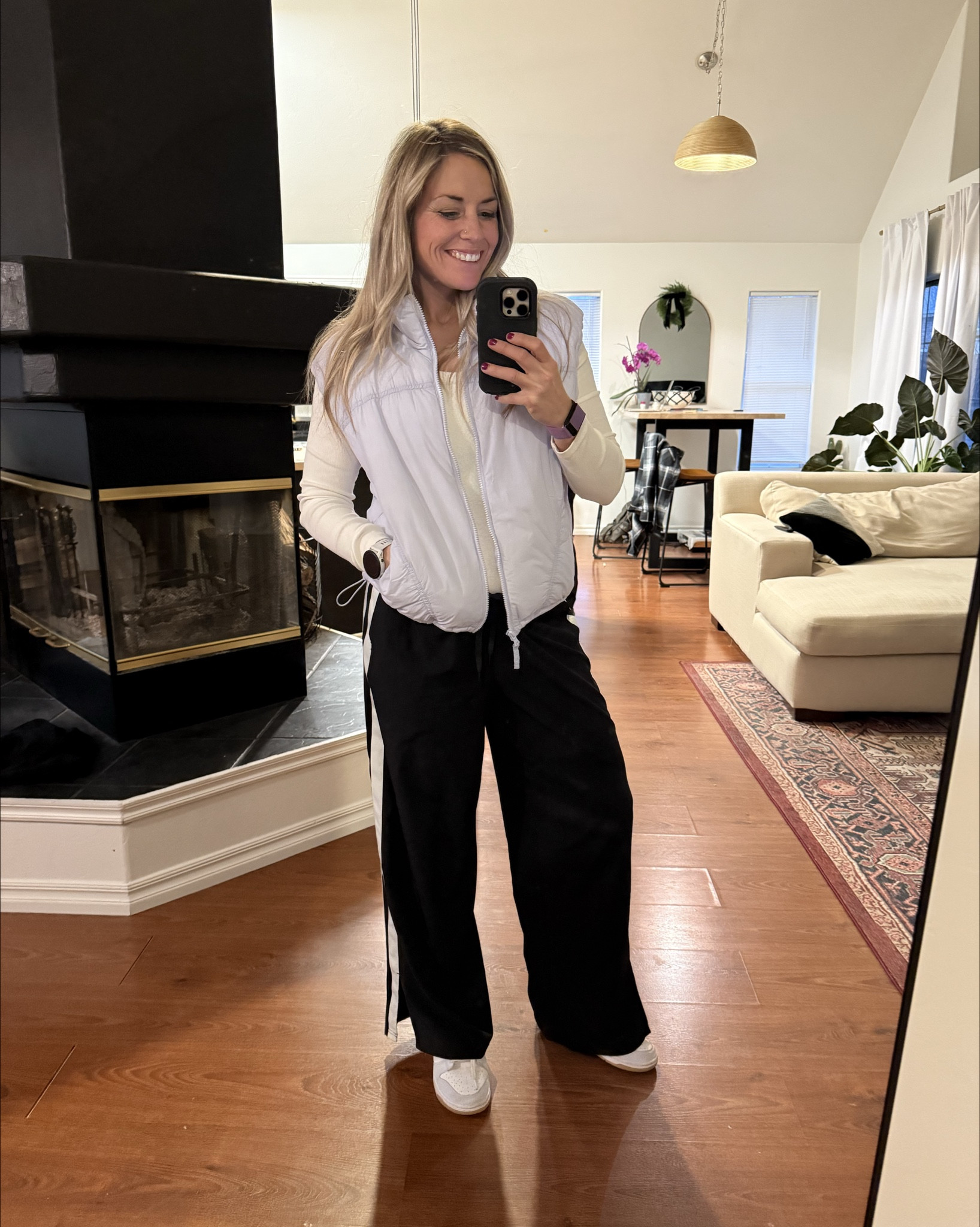 My pants are on sale and i love them. Bump friendly too👌

#LTKBump #LTKSpringSale #LTKActive