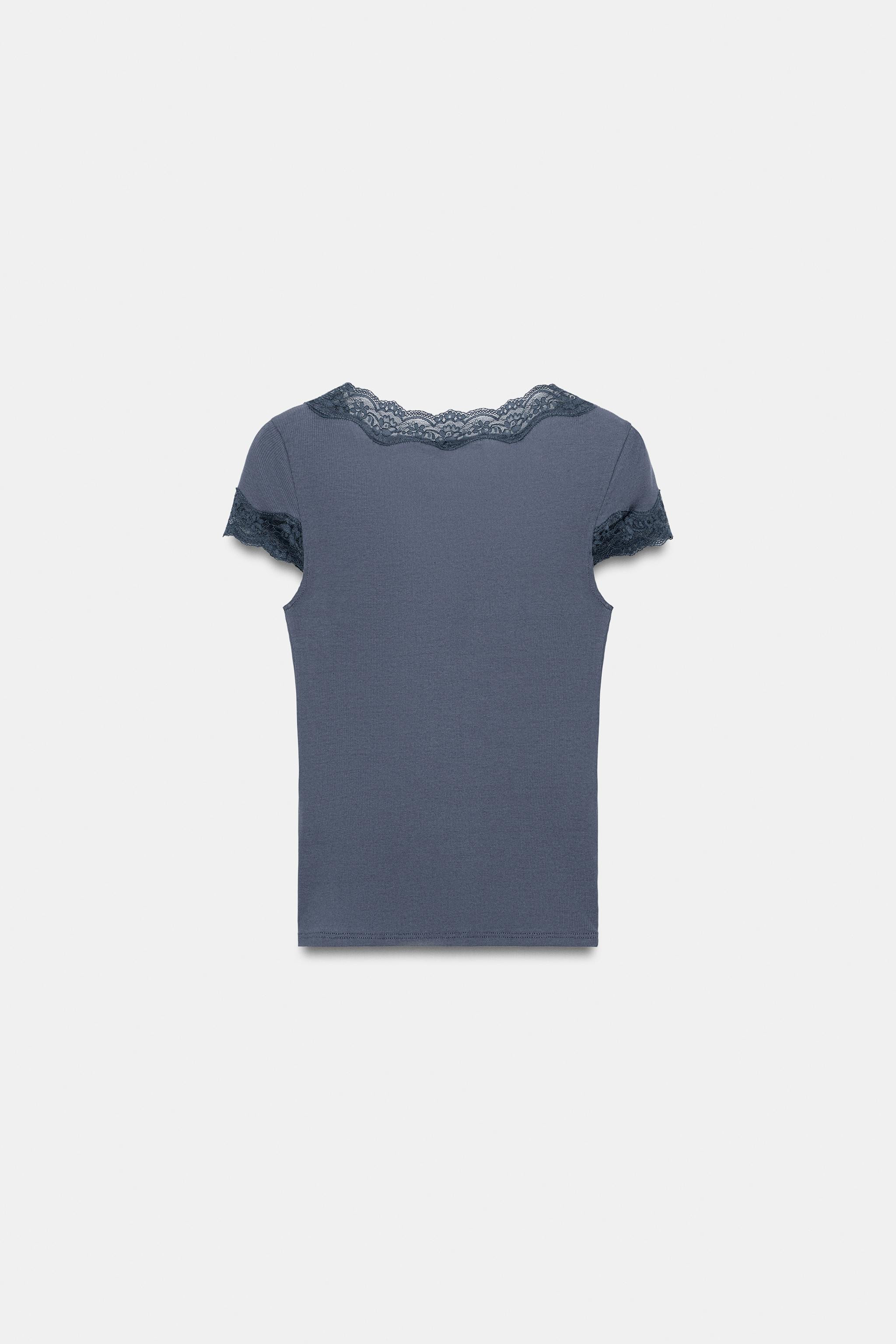 Model height: 173 cmTop crafted from 100% cotton fabric. Featuring a V-neck, short sleeves and ma... | Zara UK