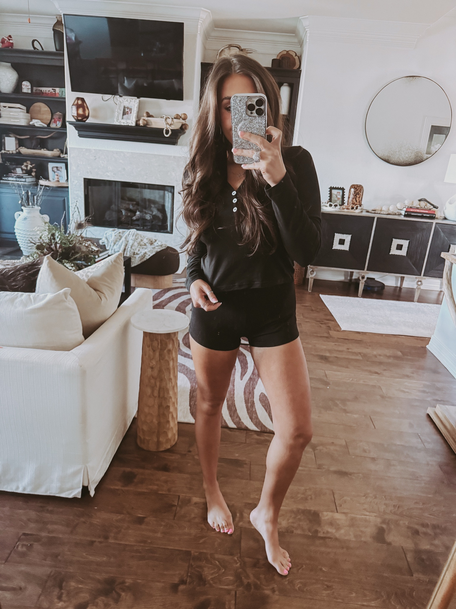 Stay comfy and stylish with this cute V-neck top and mini shorts set (S). Perfect for lounging around! 😊🌸


#LTKPetite #LTKdayinmylife #LTKootd