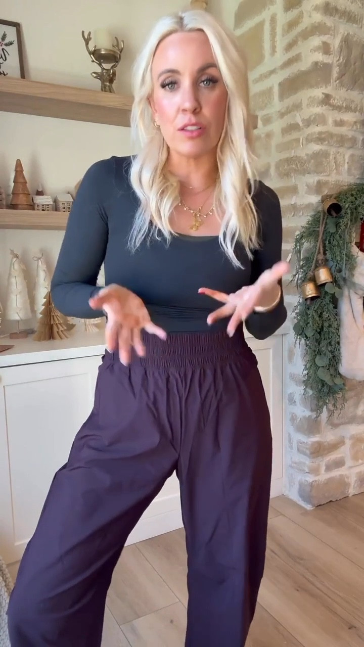 Old Navy barrel sweats are 60% off today! They come in 4 colors! I’m wearing a size small tall. I’m 5’5 with longer legs 

#LTKSaleAlert #LTKStyleTip #LTKFindsUnder50