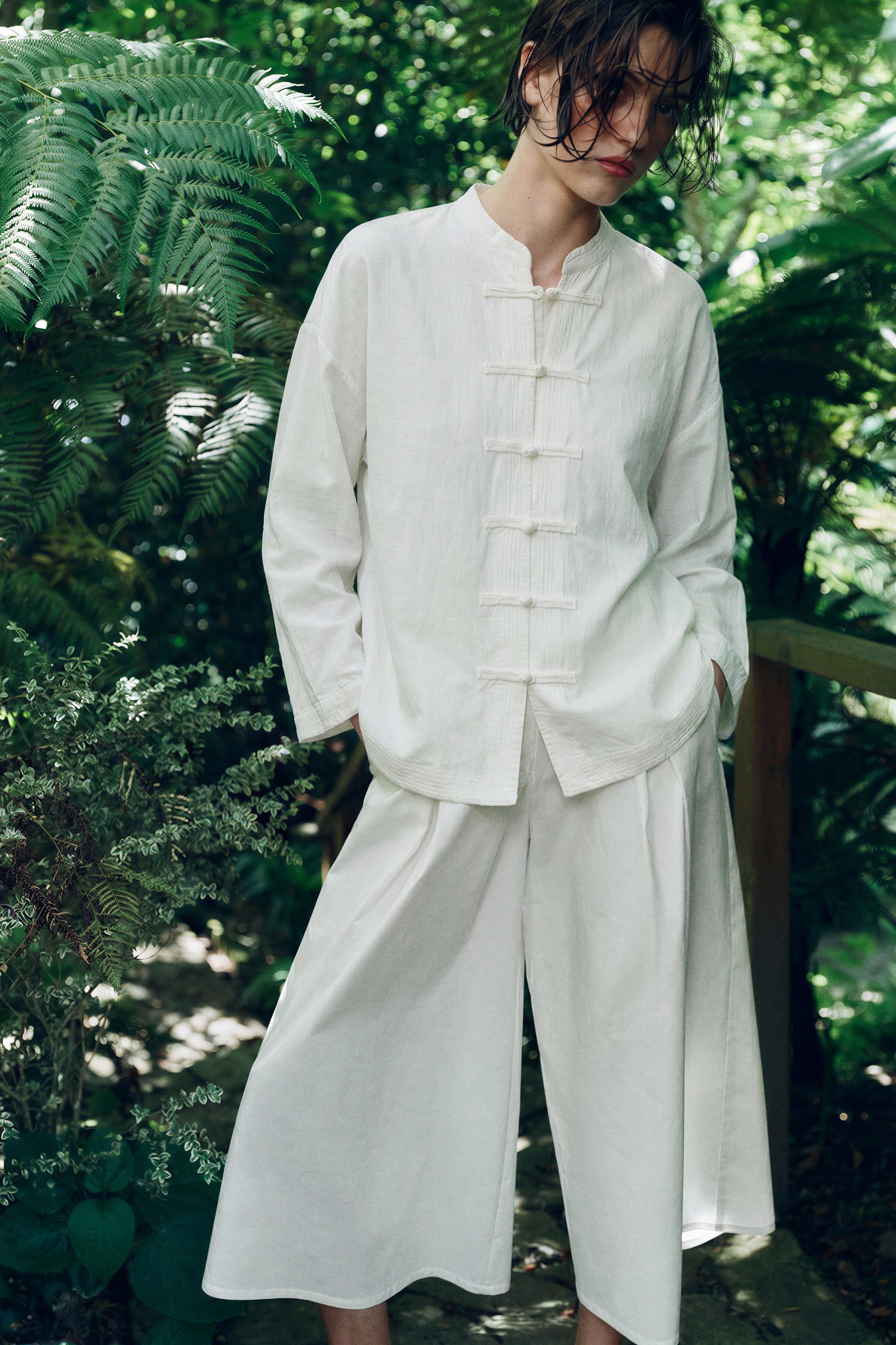 Oversize shirt made from a linen blend. Featuring a round neck, long sleeves and a button-up fron... | Zara UK