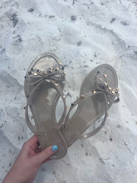 The cutest shoes for the beach and pool! They look like a designer shoe for wayyyy less, I have gotten so many compliments!




Beach shoe
Pool shoe 
Flip flop
Dupe 
Amazon dupe

#LTKStyleTip #LTKFindsUnder50 #LTKShoeCrush