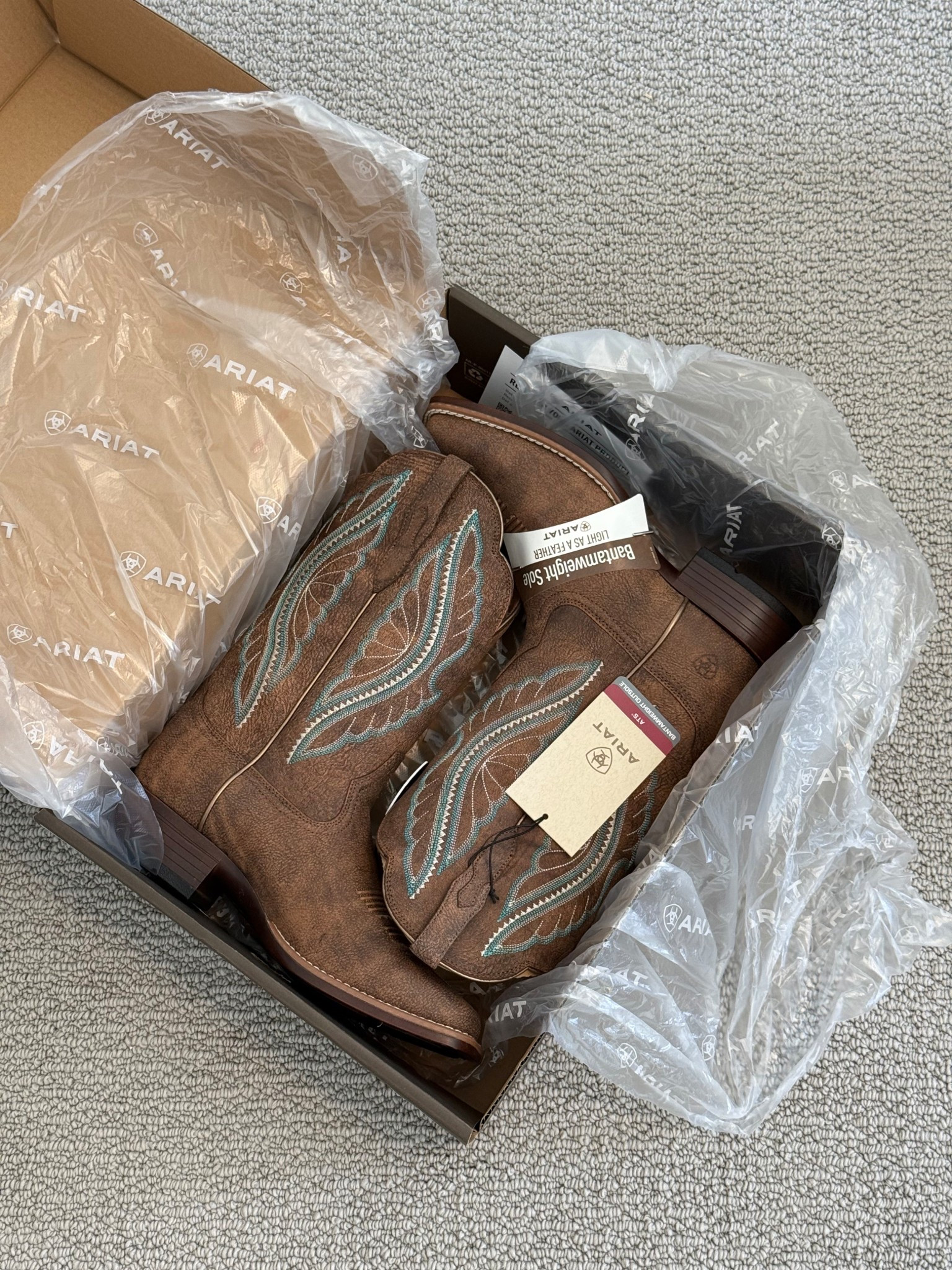 MY NEW ARIAT BOOTS🤠🐄💫 they are so cute and simple, a blue and white lace pattern to die for🤭

#LTKFestival #LTKWorkwear #LTKShoeCrush