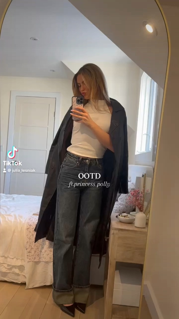 Size small top, size 2 jeans , s/m jacket 

#LTKSaleAlert #LTKMostLoved