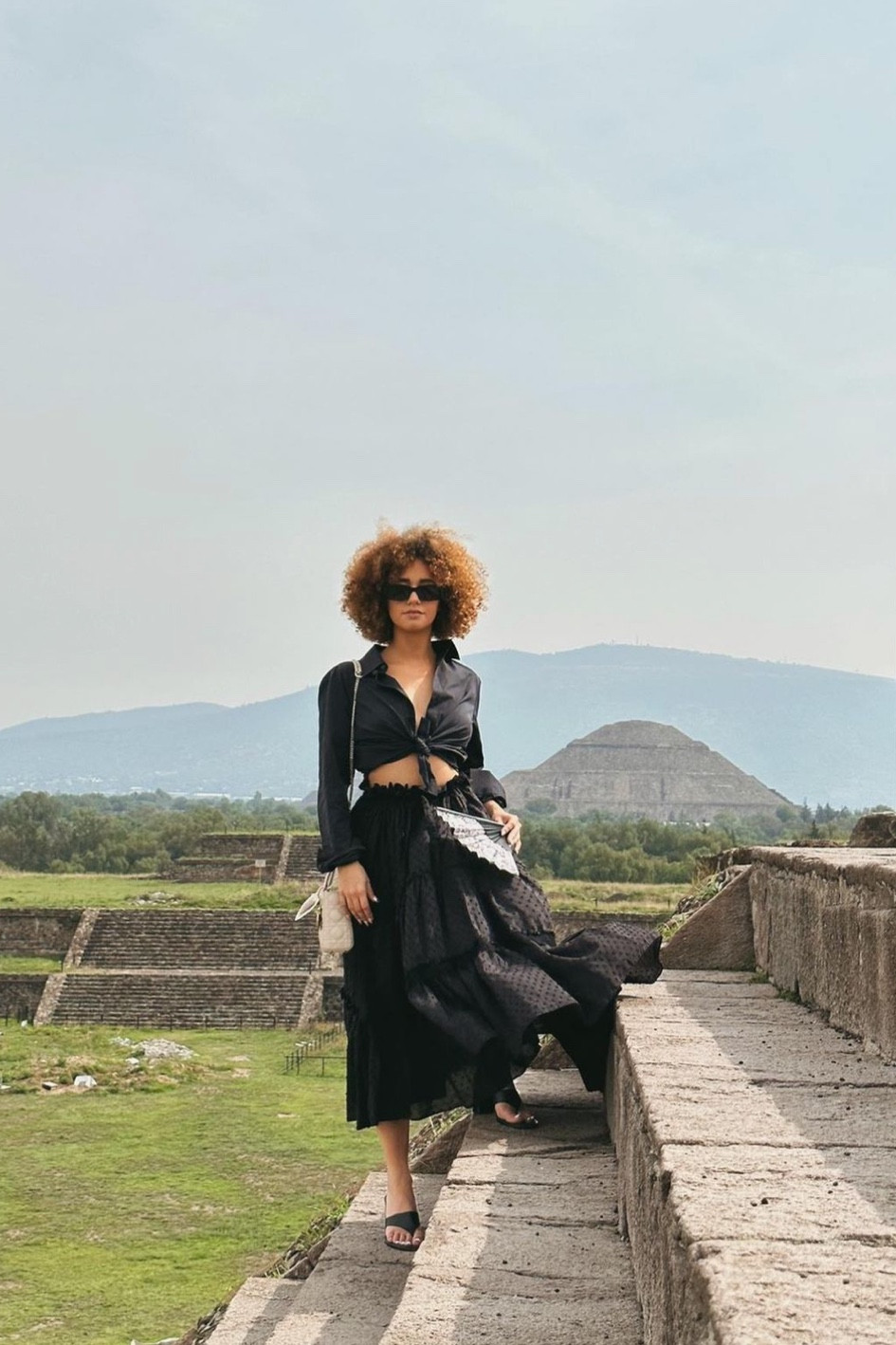 outfit full black longue jupe noire chemisier noir à noeud tong à talon mini Lady Dior tenue d’été 


#LTKfit #LTKitbag #LTKSeasonal