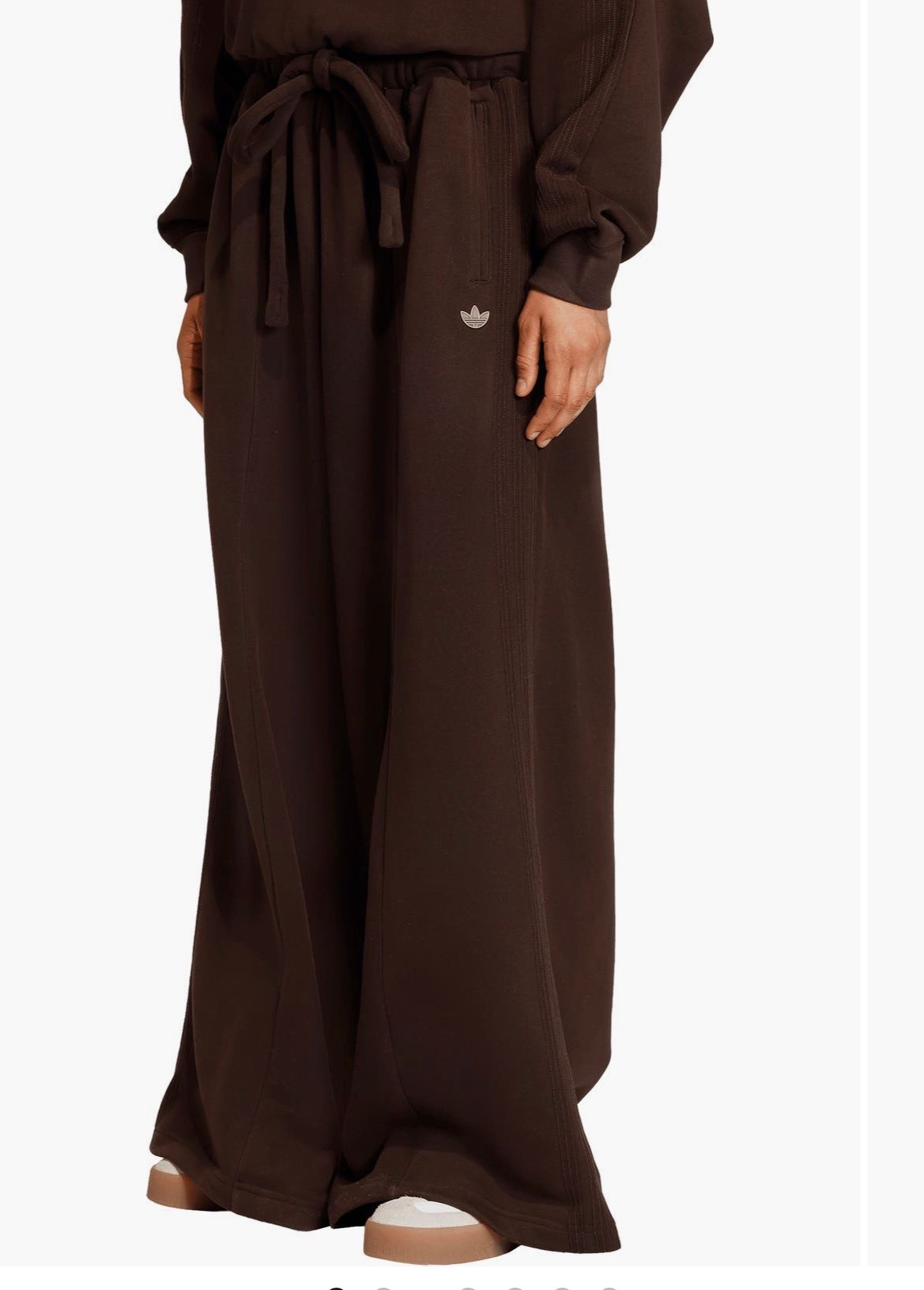 
⸻

Comfort… but make it elevated 🤎
These wide-leg pants give you that soft, relaxed feel while still looking polished and intentional. The flow, the drape, the movement… everything about them just feels luxe.

Perfect for running errands, travel days, or styling up with a structured top ✨
Effortless, but never basic.


#LTKStyle #ElevatedCasual #WideLegPants #LuxeLoungewear #ChicComfort #NeutralStyle #Over50Style #EffortlessChic

wide leg lounge pants, brown lounge set, elevated loungewear, comfy chic outfit, travel outfit, relaxed fit pants, soft lounge pants, casual luxury, everyday style, neutral outfit
