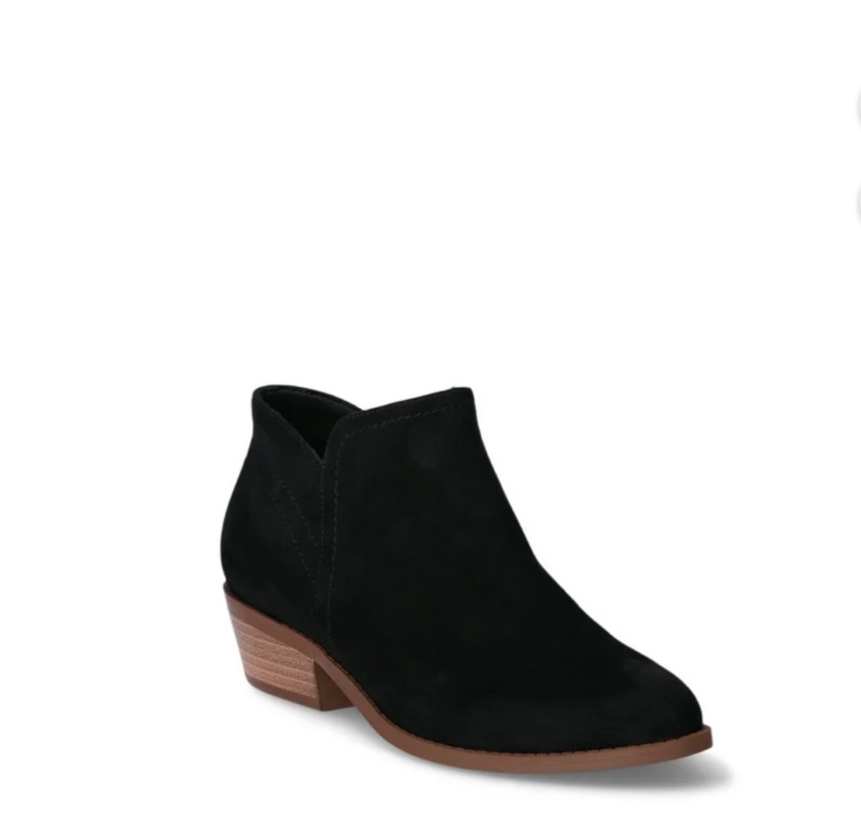 Fall boots 

#LTKFindsUnder50 #LTKSeasonal #LTKSaleAlert