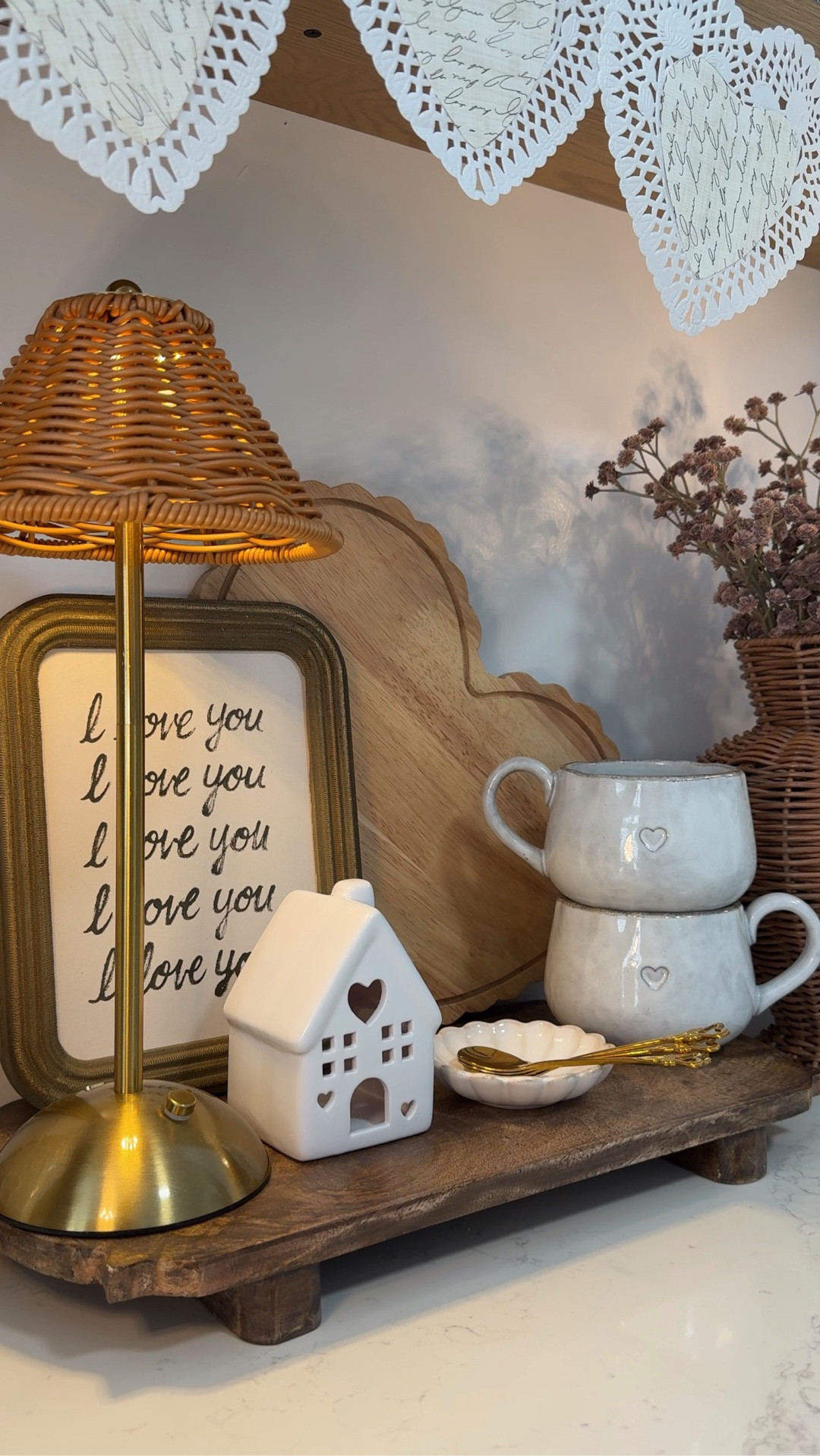 Mi estación de café versión San Valentín ☕️🤍 pequeños detalles que hacen las mañanas más bonitas.

#valentineday #coffeebar 

#LTKHome #LTKValentine