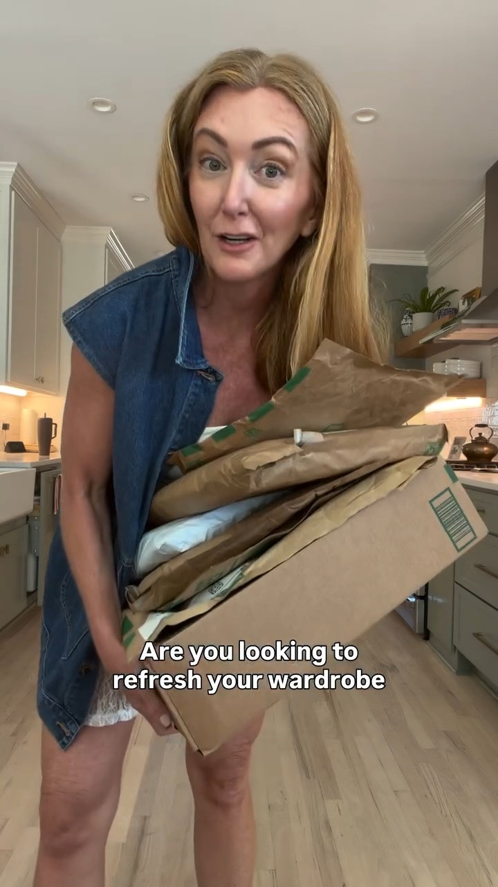 If you’re ready for a little closet refresh but don’t want to spend a fortune, this one is for you 👀

There are some really good activewear finds, a few great look-for-less pieces, one top that was an immediate no… and another that totally surprised me in the best way.

Exactly how I like to share it — what’s worth it and what’s going right back 😅

All links are commissionable

#amazonfinds #over40style #midlifefashion #closetrefresh #everydaystyle

https://urlgeni.us/amzn/WrmlSp

#LTKgrwm #LTKOver40 #LTKdayinmylife