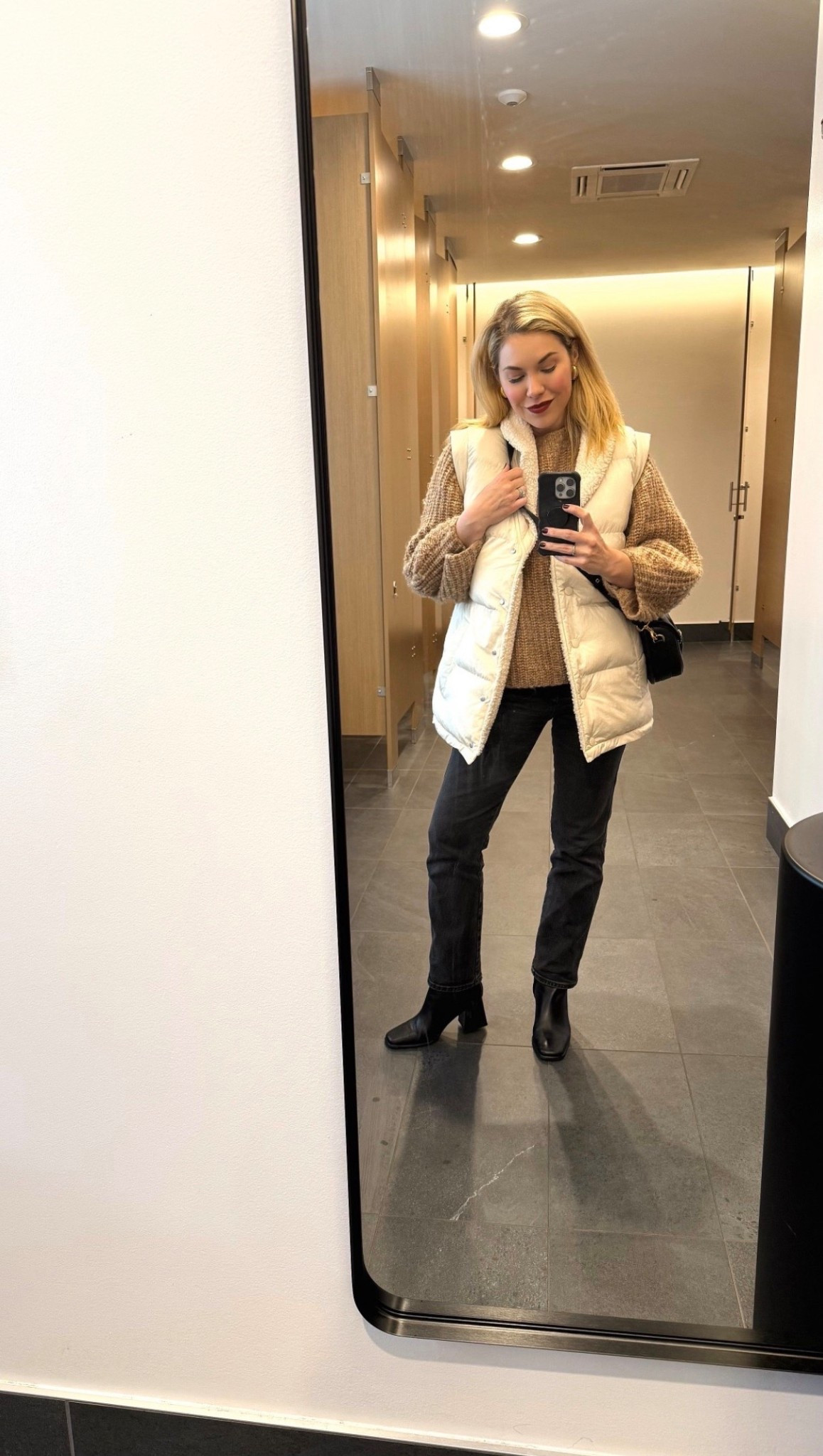 Tonight’s outfit for ice skating (this vest is REVERSIBLE!!)



#LTKdayinmylife #LTKBeauty #LTKSeasonal