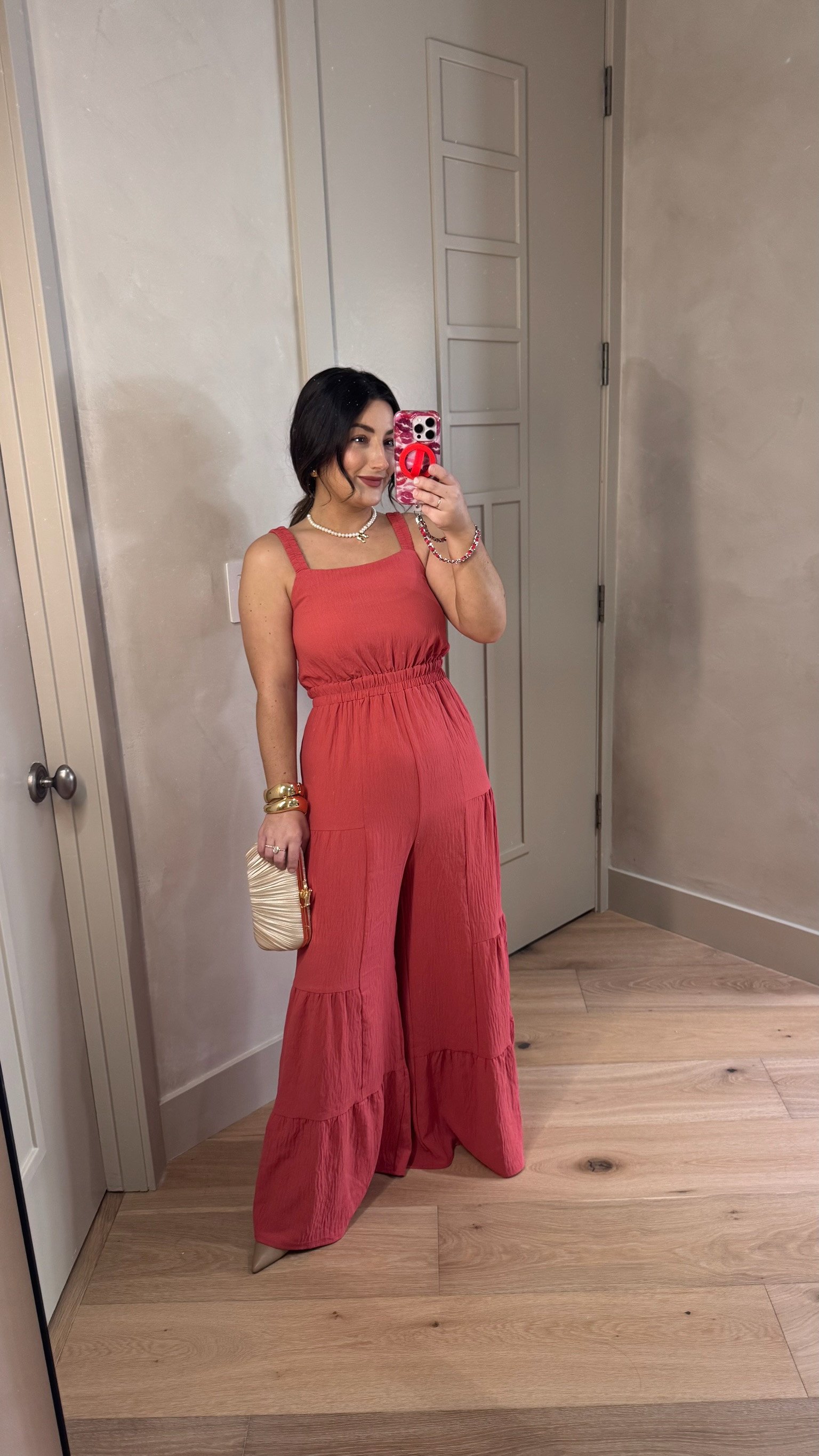 Jumpsuit that will flatter your figure! 

size small (5'0" 140lbs)


#LTKootd #LTKTravel #LTKPetite