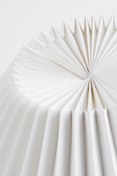Lampe de table en papier | H&M (FR, IT, ES, PT, BE)