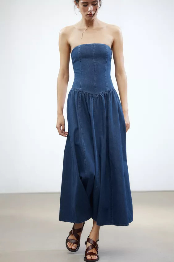 Midi dress with a straight neckline and off-the-shoulder design. Pleated detail. Zipper closure. | Zara US