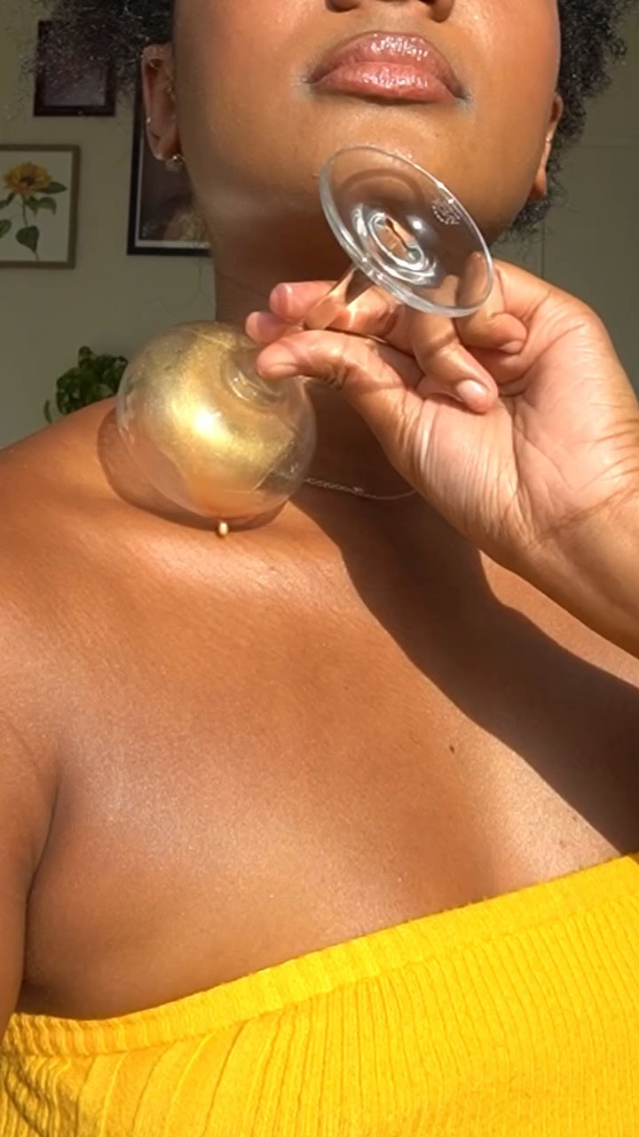 Another try at @tyla’s everyday body shimmer with @loccitane’s body oil and @juviasplace warrior pallet!! 
.
.
.
.
.
Body glow, summer glow, everyday body shimmer, black girl beauty, highlighter

#LTKSeasonal #LTKStyleTip