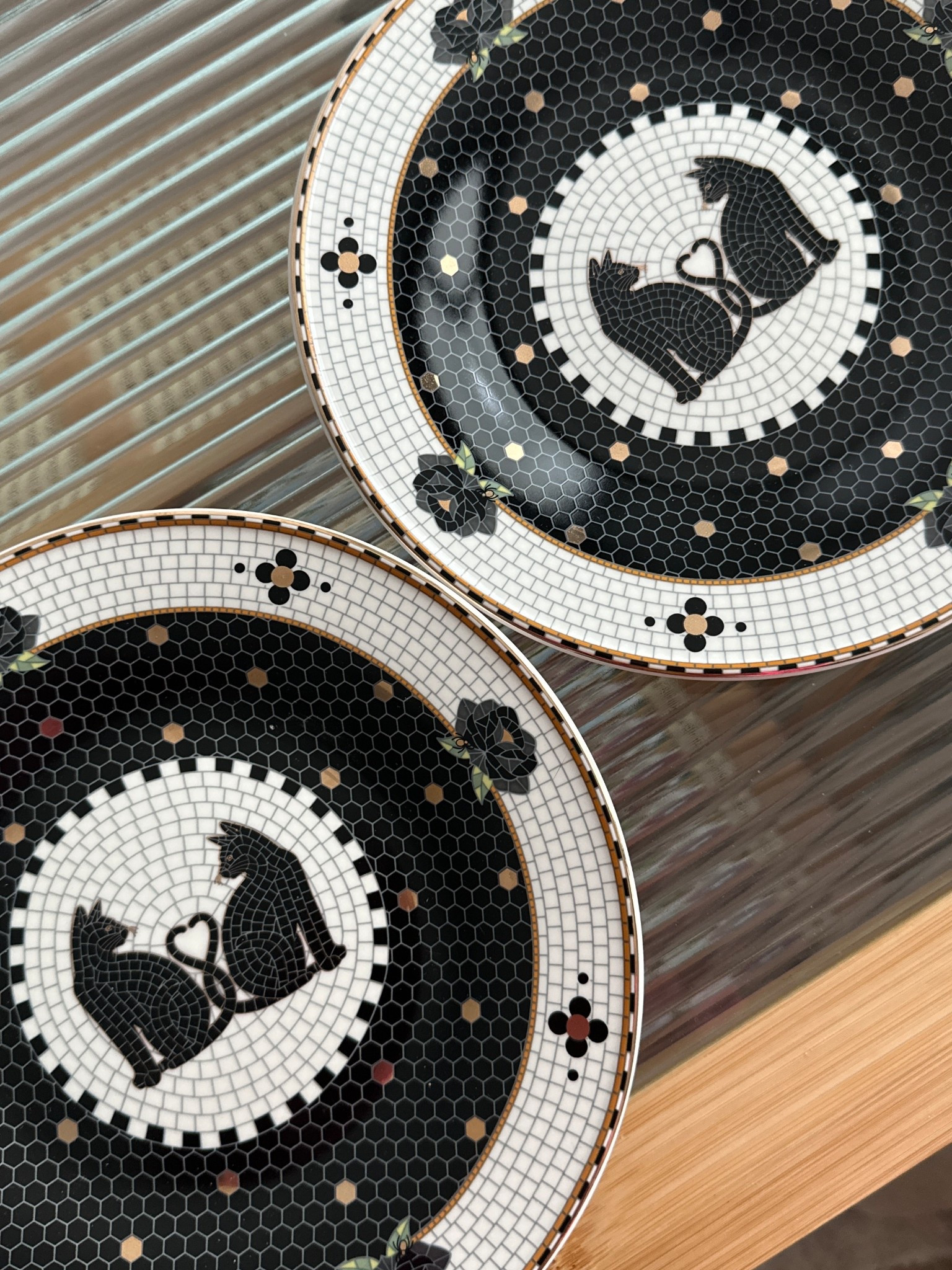 Black cat Halloween plates from Anthropologie 