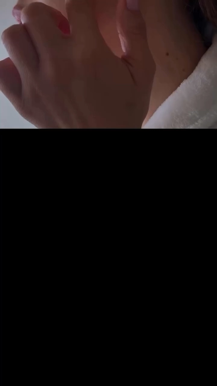 Tenho usado o novo Revitalift Triple Laser com Melasyl da @lorealparis há quase 2 semanas e tenho vindo a notar uma grande diferença no que diz respeito às rugas e manchas. 

Há uns 2 meses atrás voltei a ter problemas de acne, ficando com manchas que simplesmente não queriam desaparecer. Estava a fica desesperada… 🙁 Sinto que com o novo Revitalift que uso de manhã e à noite, as manchas estão a desaparecer e as rugas parecem mais suaves, o que me deixa muito feliz. A luminosidade está a voltar e a pele está até tons a sua luminosidade. 

Se sentires que a tua pele está com falta luminosidade, com algumas manchas e rugas, convido-te a experimentares o novo Revitalift triple laser da @lorealparis pois sei que vais adorar o efeito do antes e depois. ❤️

@lorealparis #revitalifttriplelaser #lorealskincare #skincareroutine #skincare #myskincare 

skincare - morning skincare - night skincare - Revitalift triple laser - melasyl- lorealparis - loreal Paris - skincare products - skincare routine - wrinkles - acne - brightness

#LTKBeauty #LTKdayinmylife #LTKgrwm