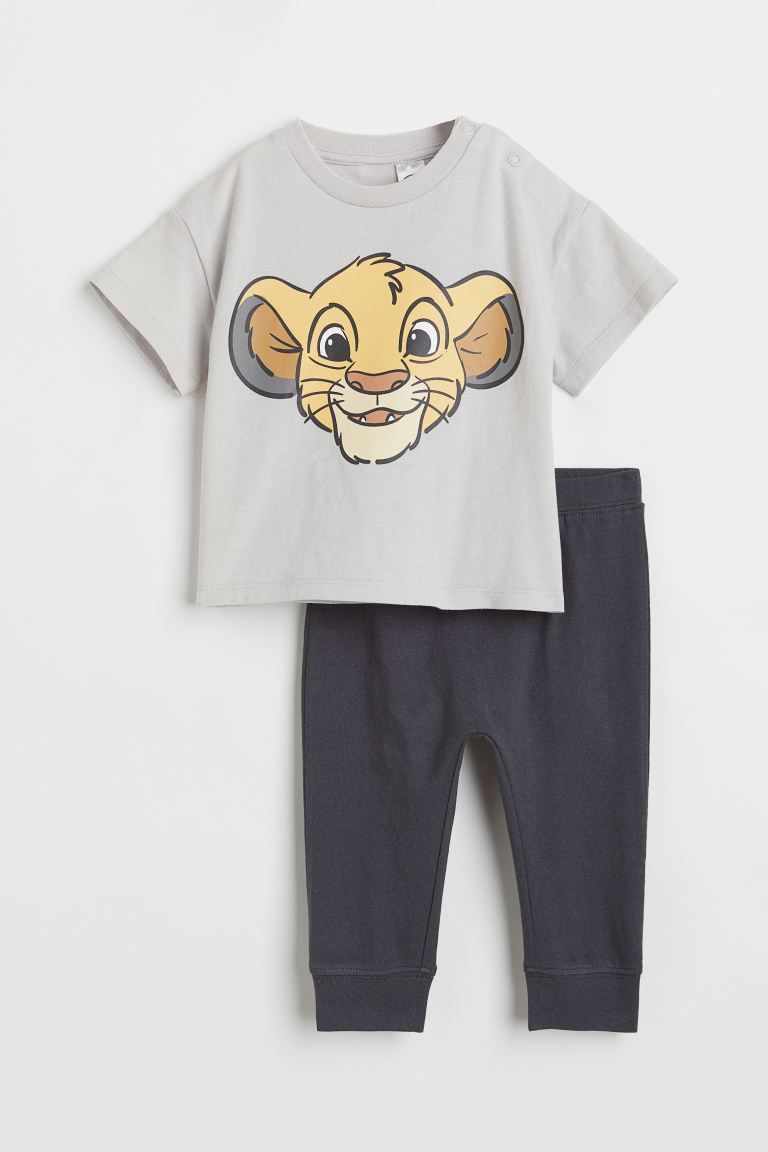 Set with a T-shirt and pants in soft cotton jersey. T-shirt with a printed motif at front and rib... | H&M (US)