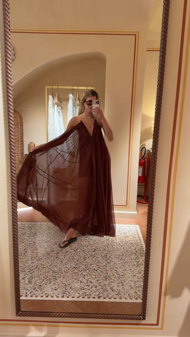 I am so obsessed with this flowy gorgeous dress. I love the chain detailing so much ✨🖤

#LTKParties #LTKTravel #LTKStyleTip