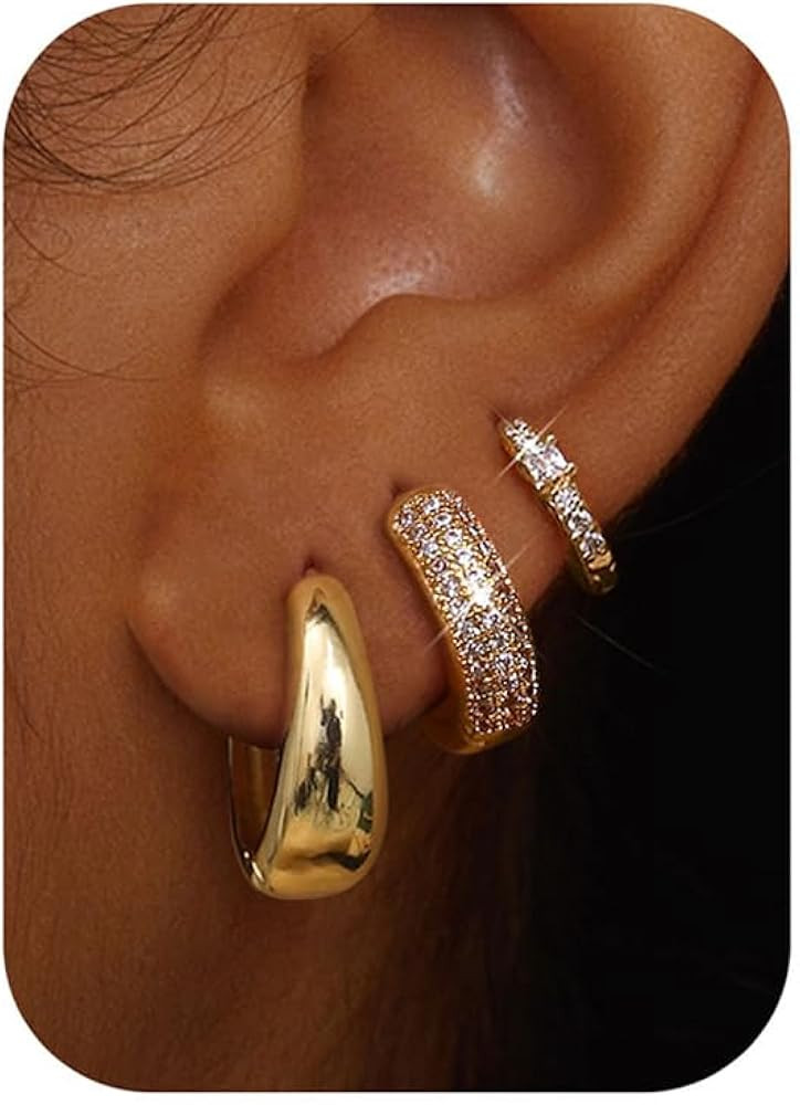 LOLIAS Pequeños aretes de aro gruesos chapados en oro de 14K para mujeres, hipoalergénicos, jue... | Amazon (US)