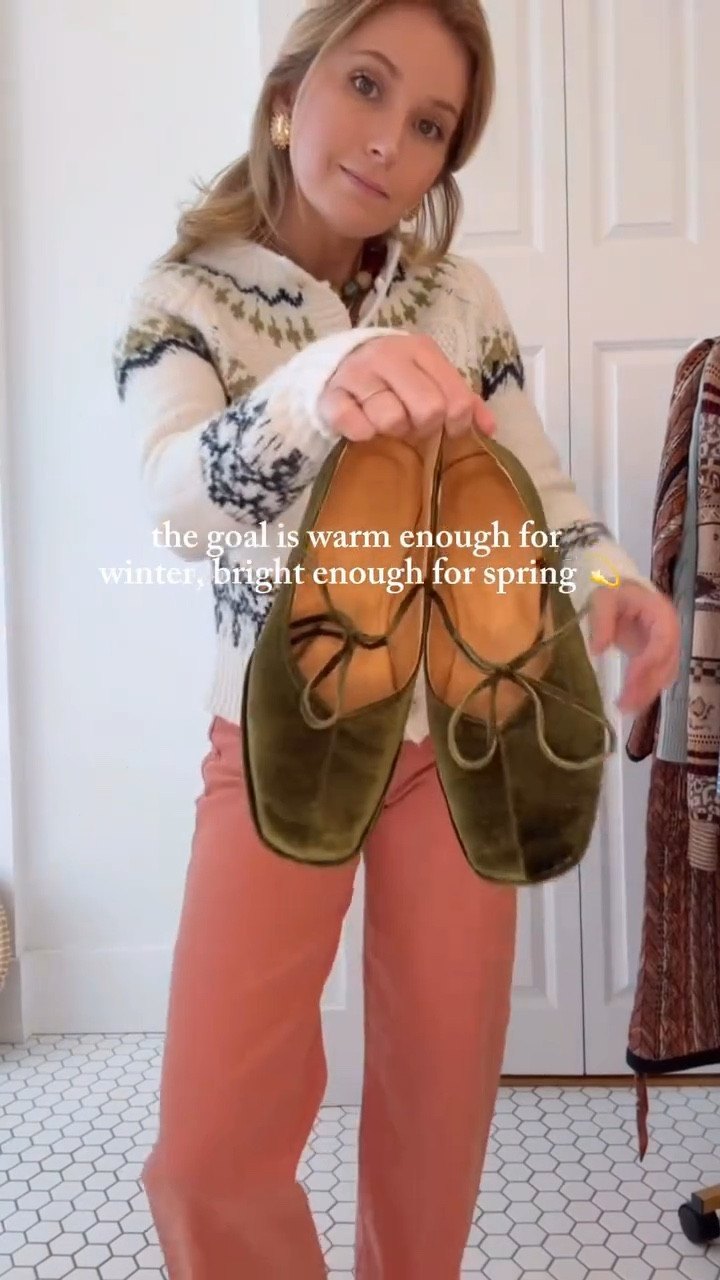 the moment I saw these jeans, I couldn’t quit thinking about them so here they are, in my wardrobe. 💫 I am SO READY FOR SPRING. 👏🏼👏🏼 

comment SHOP gets you the details!! 🤭〰️ 

#rtrpartner #rtrmuse 

Mom outfit | colorful | ootd | spring outfit