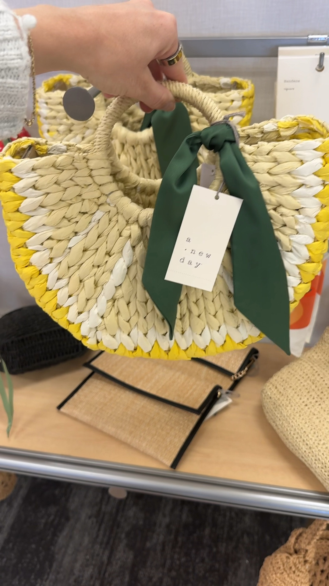 Spring / Summer lemon clutch 🍋 this is so precious !

#LTKItBag #LTKFindsUnder50 #LTKSeasonal