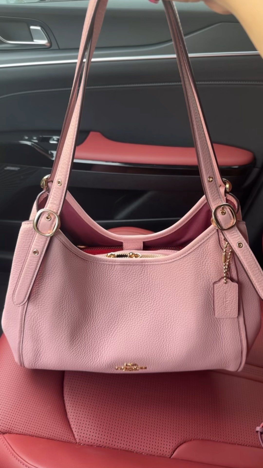 Coach Outlet Erin shoulder bag 💕


#LTKStyleTip #LTKSeasonal #LTKItBag