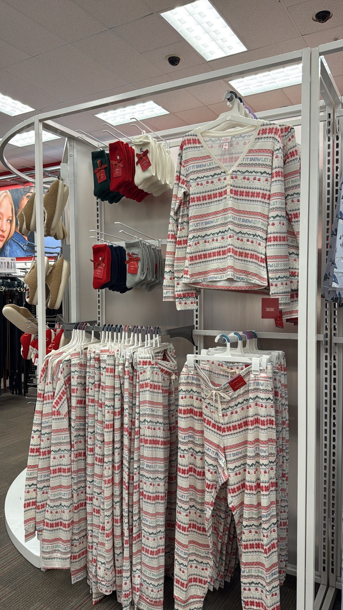 40% off pjs today only 🙌🏼 

#LTKStyleTip #LTKHoliday #LTKFindsUnder50