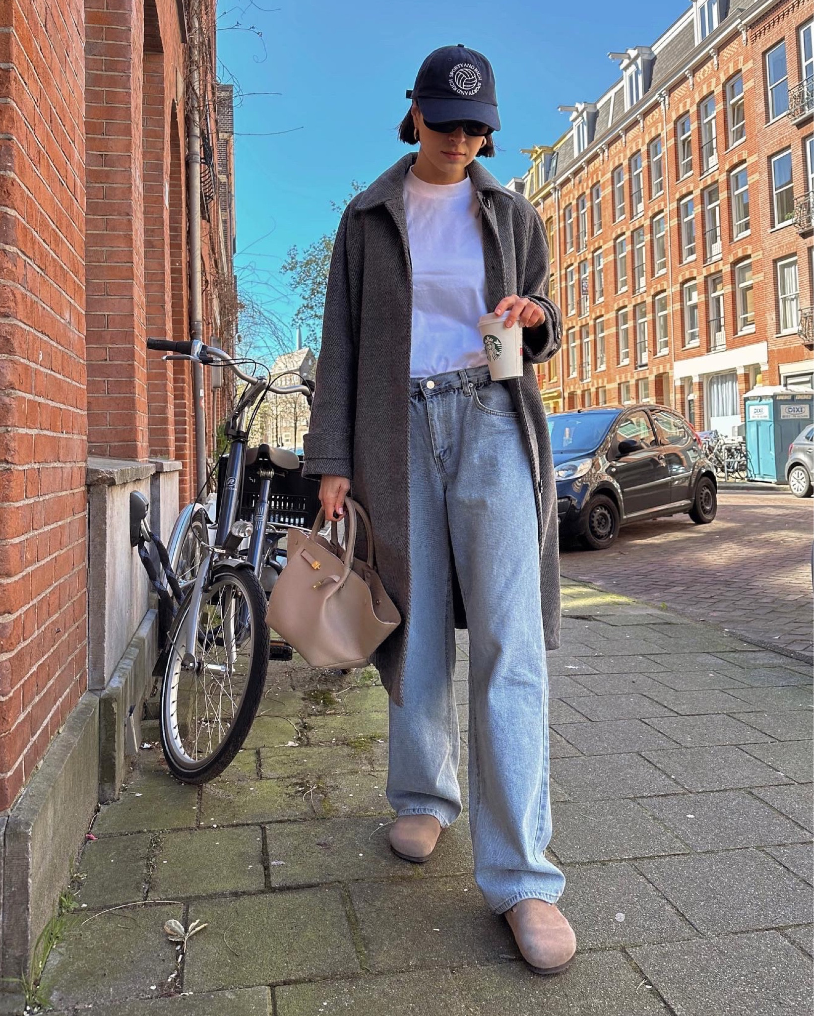 Jeans and birkenstocks

#LTKeurope #LTKSeasonal #LTKGiftGuide