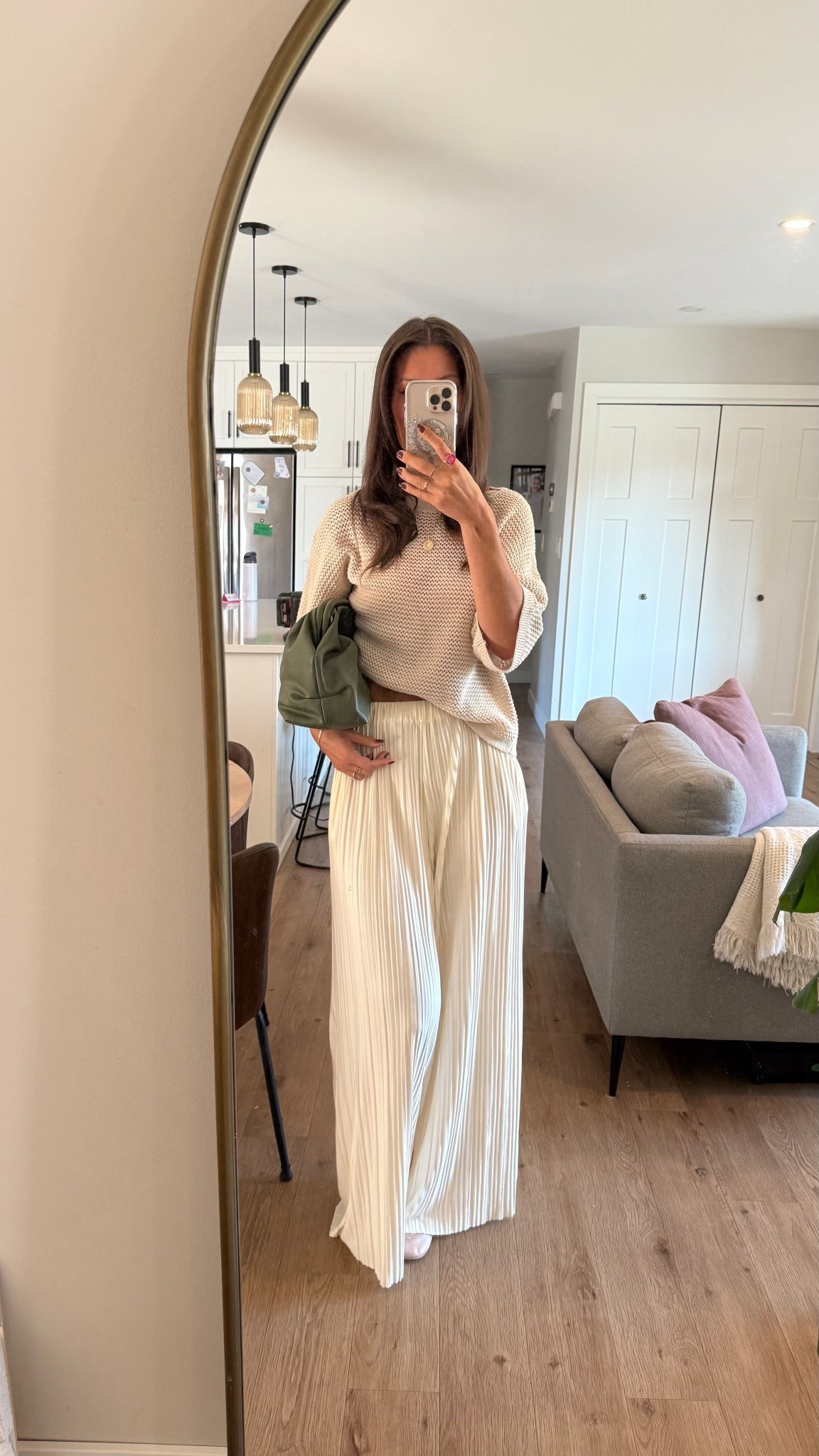 Brunch outfit 🍂🍁.
Bag is old from Ela Handbags and sweater is old from Gentle Fawn. Linked some similar! #amazoncanada #commense #brunch #pleated pants