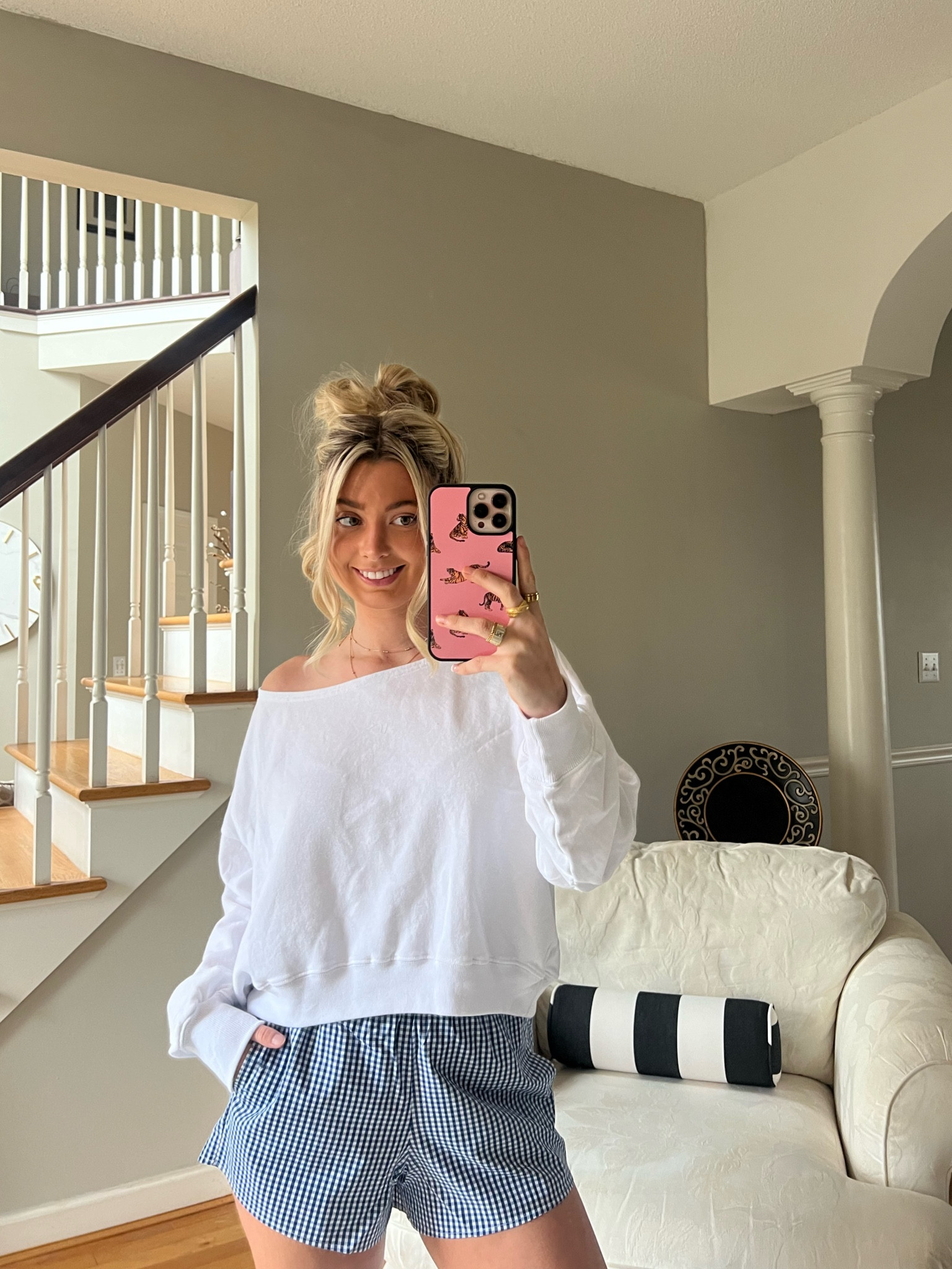 love this outfit!!! 
Hollister 

#LTKstyletip #LTKU #LTKfindsunder50