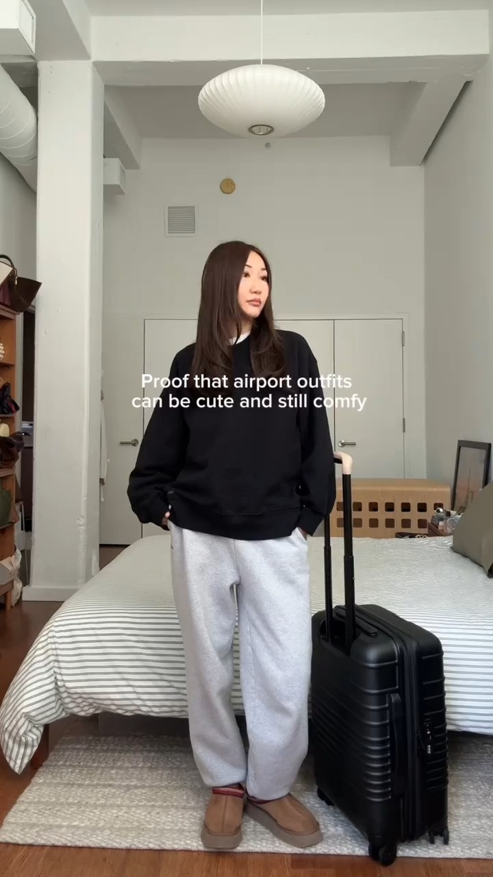 Love a comfy and chic airport fit 

 