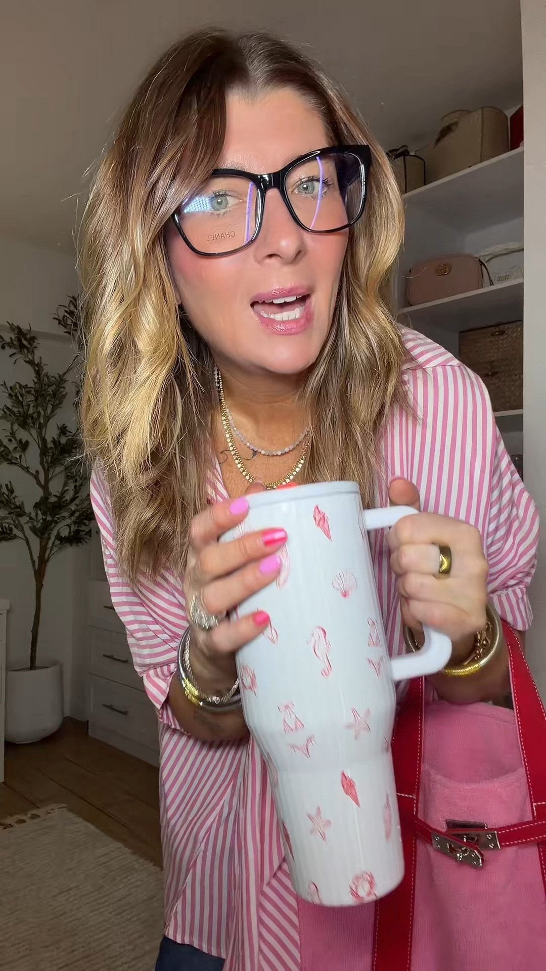 Is this not the cutest HydroJug you’ve ever seen? And this flow shirt is literally to die for. 

@Anthropologie ￼￼@HydroJug 

#LTKWorkwear #LTKmorningroutine #LTKootd