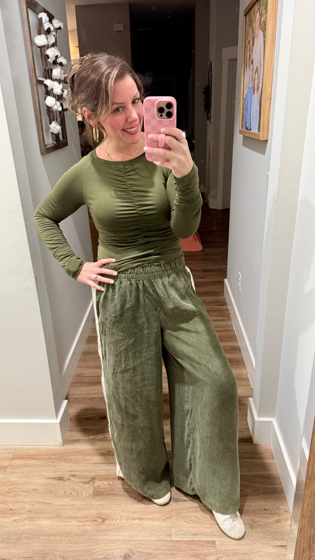 Idk why but I’m loving green lately! This set is from Aerie! 
Shirt: medium
Pants: small 

#LTKootd #LTKmomlife #LTKgrwm
