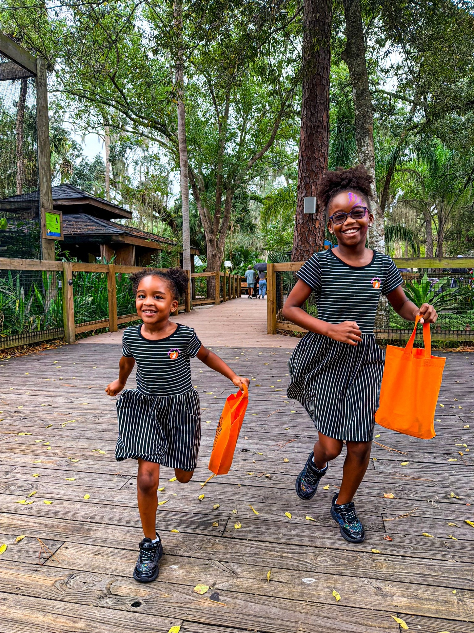 Halloween Girls Dress comfy for fall events that’s not a costume! 

Target finds
Halloween dress 
Girls dresses 

#LTKSeasonal #LTKKids #LTKHalloween