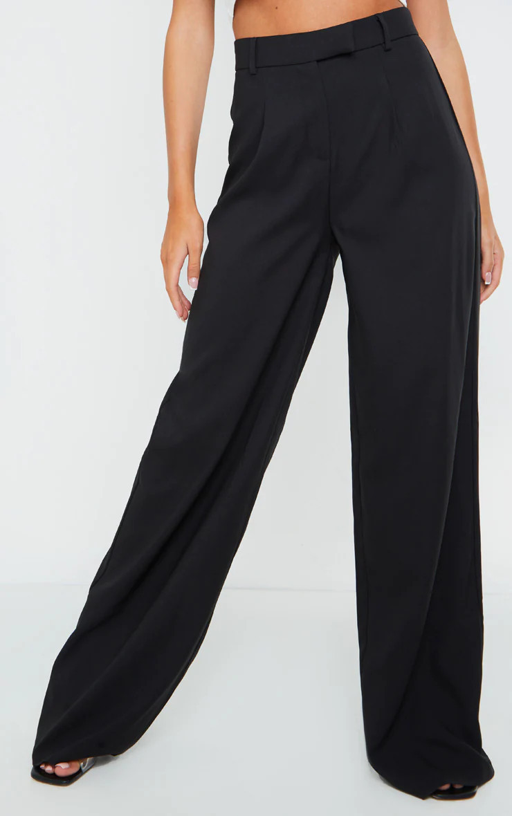 Pantalon à pinces ample tissé noir | Bas | PrettyLittleThing (FR)