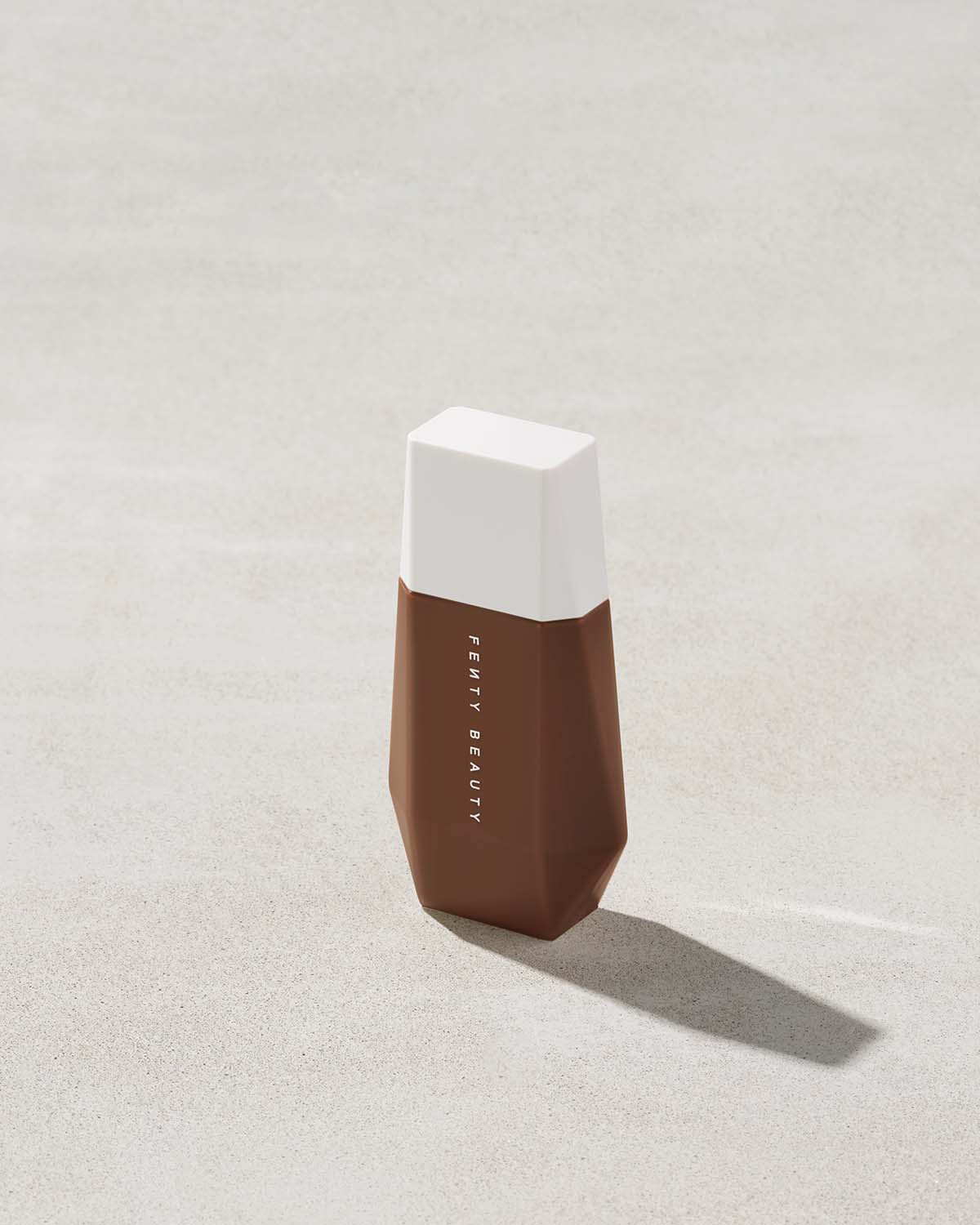 Eaze Drop Lightweight Blurring Skin Tint 22 | Fenty Beauty