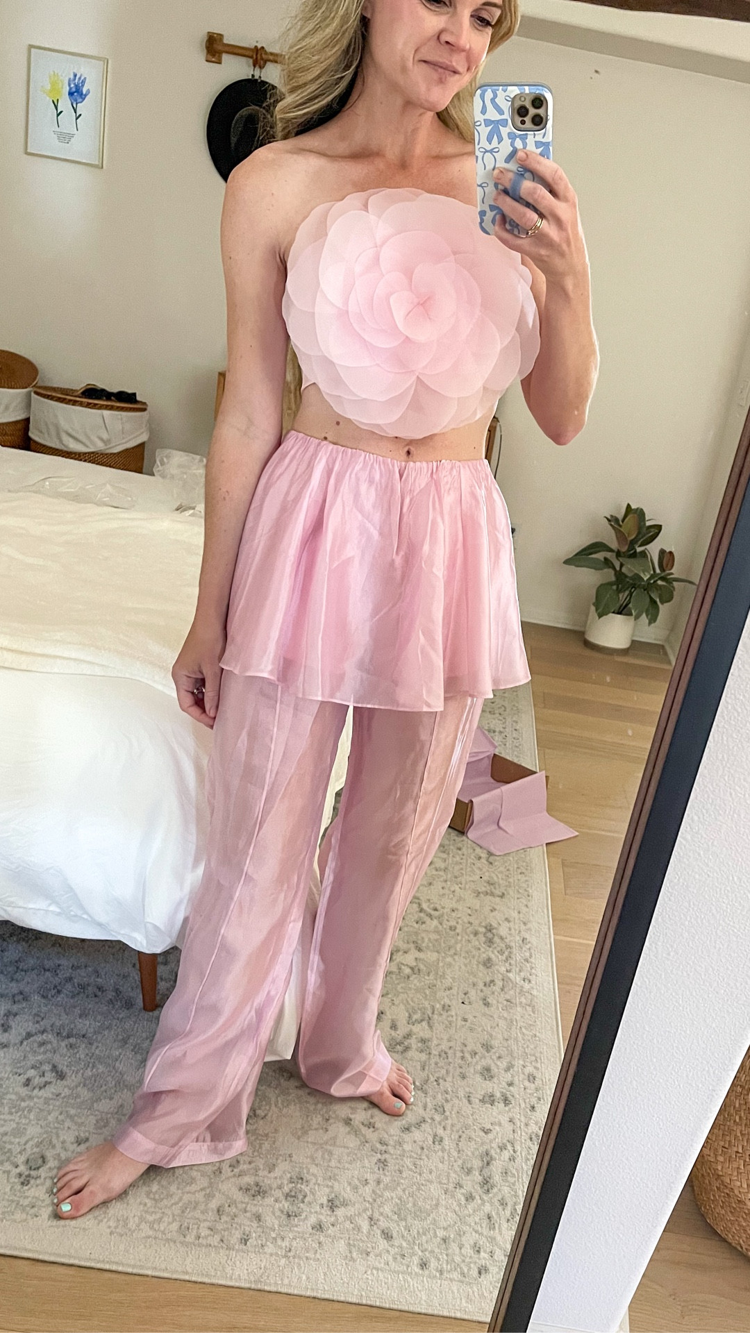 Peplum pants are everywhere! I ordered these from The Garment in January and they finally arrived. I love them! They have built in shorts which is genius given their sheer fabric. I ordered my normal UK8 (US4) and they fit great! Elastic waistband make them super comfy. I’ll need to get them hemmed but I can’t wait to style them with a white tank and sandals for summer. 

Top is old Cynthia Rowley. 