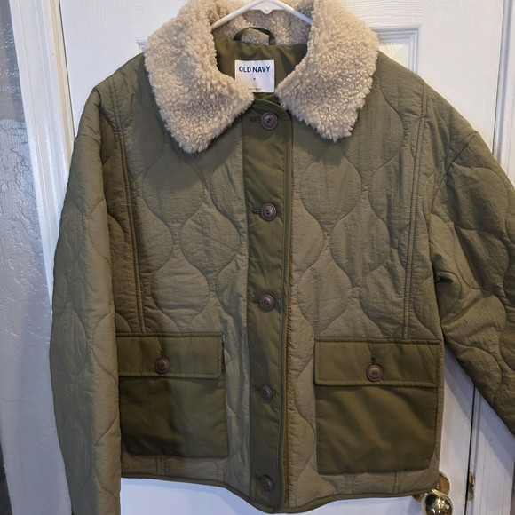 Old Navy Women's Olive Quilted Jacket with Sherpa Collar | Poshmark