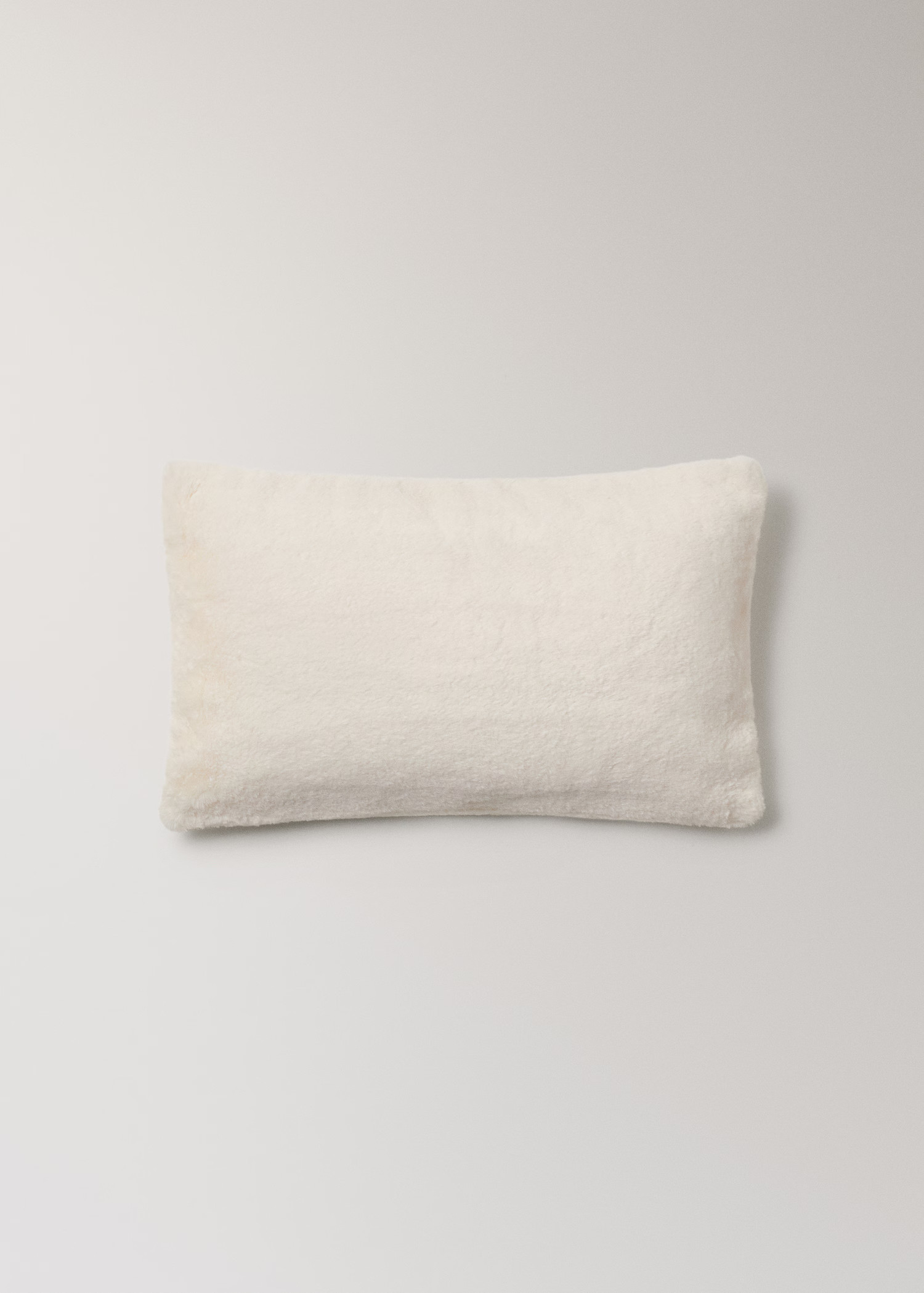 Faux-fur textured cushion cover 30x50 cm | Mango (US/MX/AU)