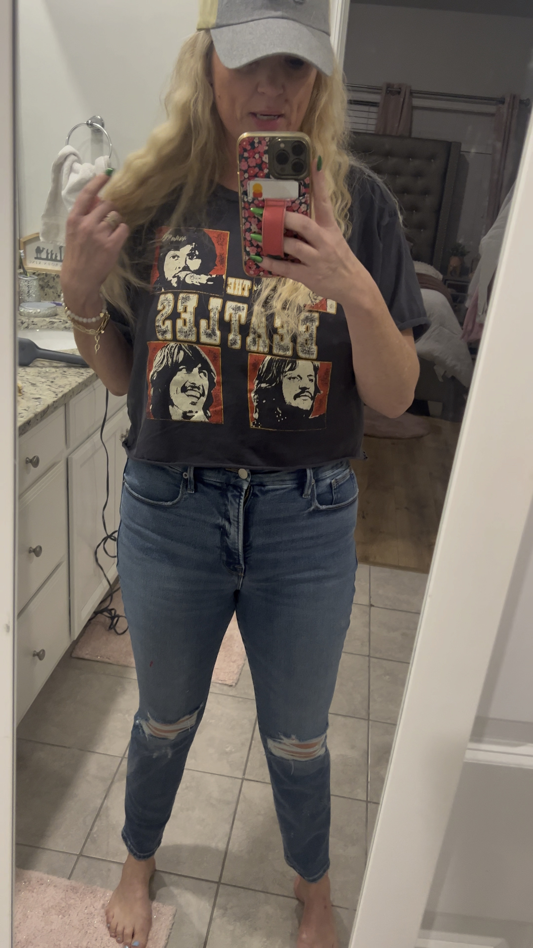 Good American, 25% off jeans! Good legs // skinny jeans // distressed jeans // stretchy jeans // sale 

#LTKmidsize #LTKsalealert #LTKover40