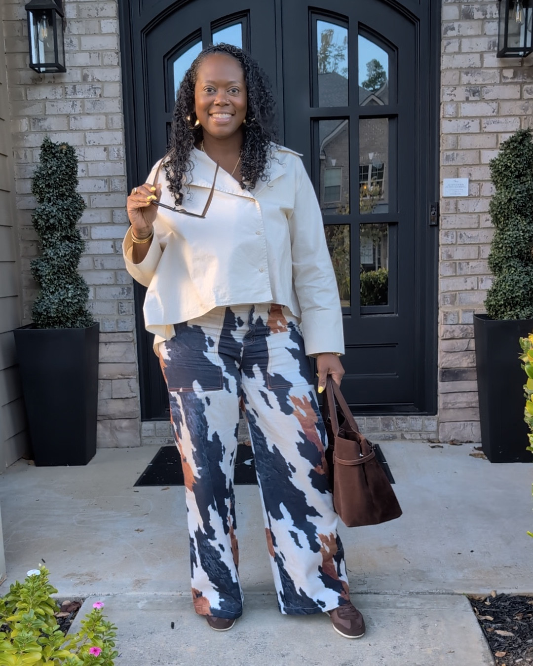Stepped out in a whole fall mood today. This oversized Zara shirt hits every time… relaxed, classy, and just a little extra like me. Paired it with these cow-print jeans because why be regular when you can be a vibe?

Soft life, styled right ✨

Zara Oversized Pleated Shirt (M) | SHEIN Cow Print Jeans (L) | Zara Soft Sneakers | Amazon Suede Tote | Gold accessories

#FallFashion #StreetStyle #ZaraOutfit #CowPrintJeans #fashioninfluencer #atlfashioninfluencer #fashioninspo #luxelife #imtashamack