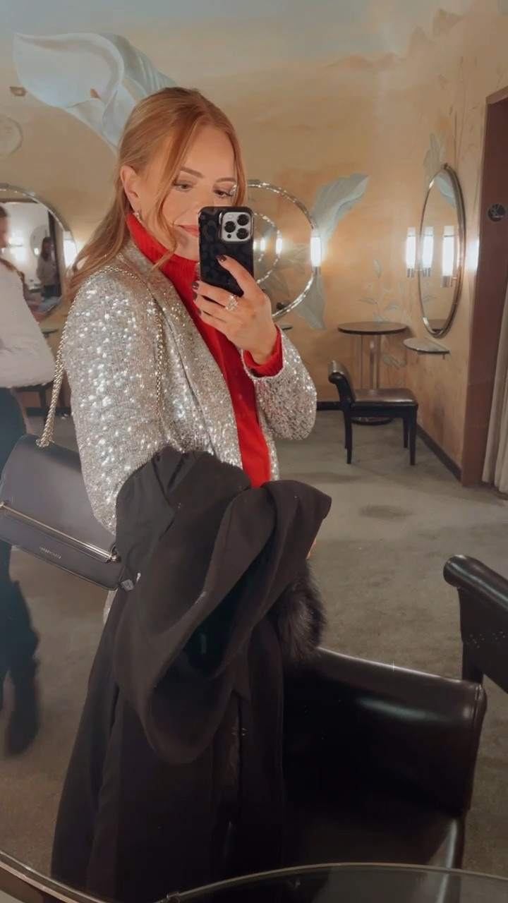 Rockettes in NYC outfit🎅🏼✨🎄 Christmas look! Perfect for a holiday outfit!

#LTKHoliday #LTKtravel #LTKstyletip